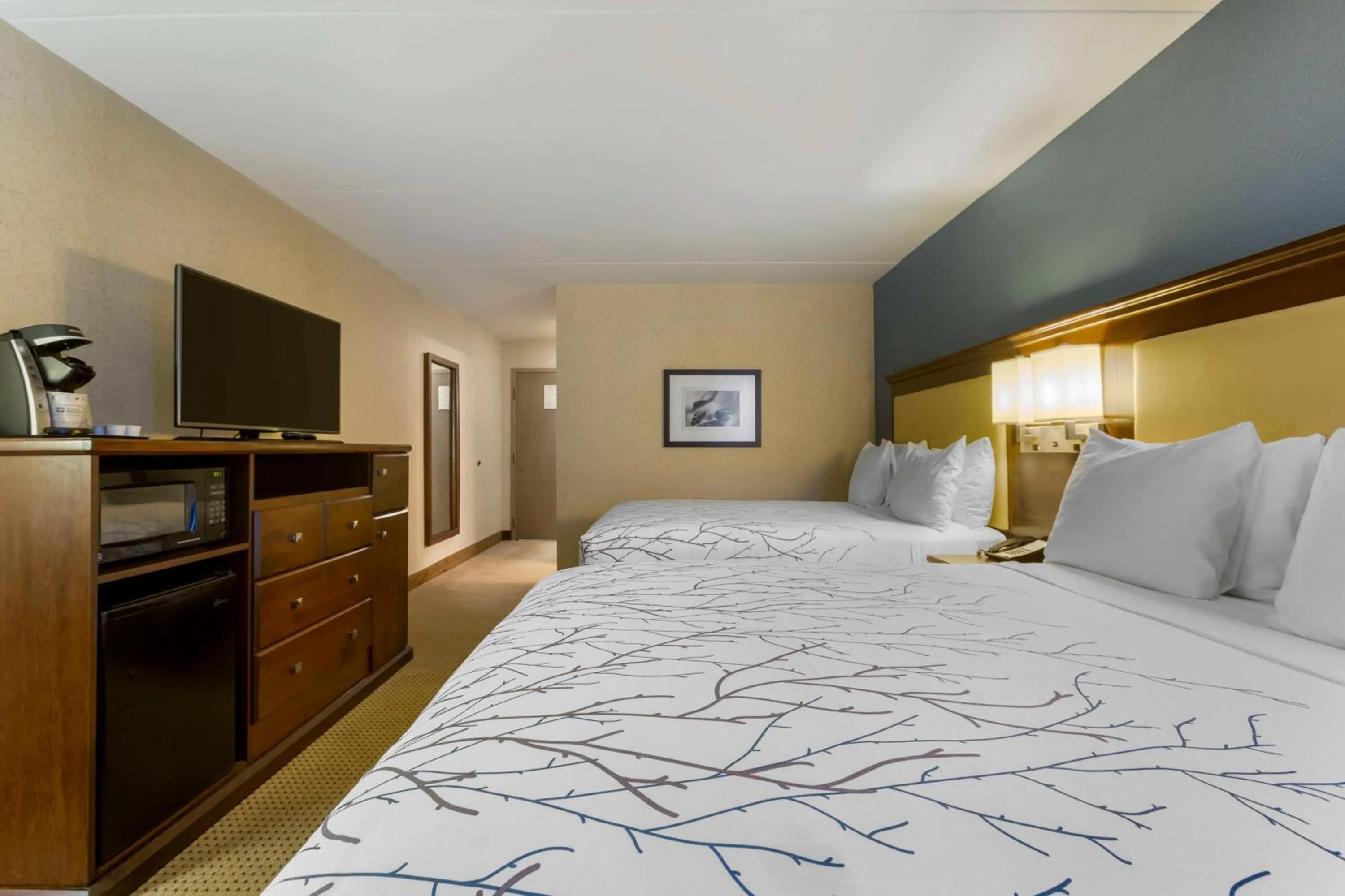 Queen Room with Two Queen Beds and Bath Tub - Mobility Accessible - Non-smoking in Best Western Plus Coeur d'Alene Inn