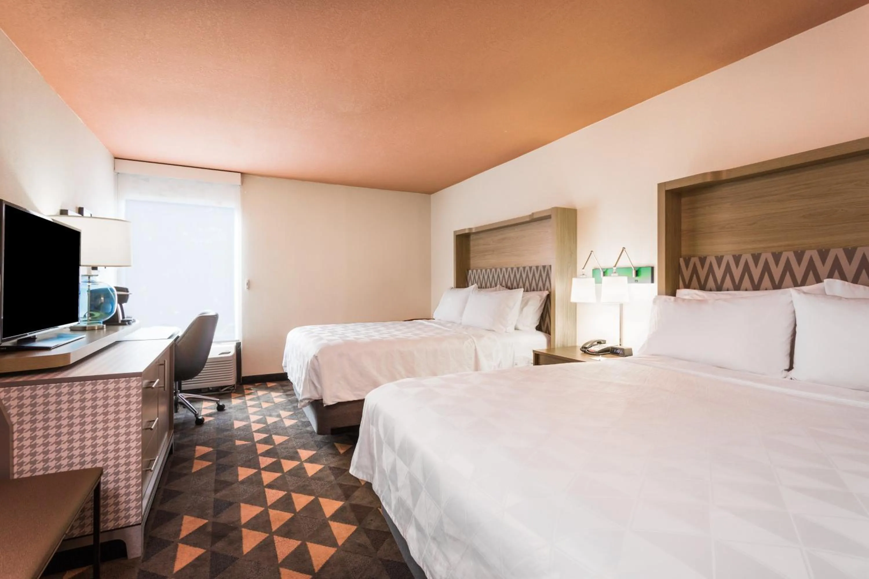 Queen Room with Two Queen Beds- Hearing Accessible Roll in Shower/Non-Smoking in Holiday Inn - Boone - University Area by IHG