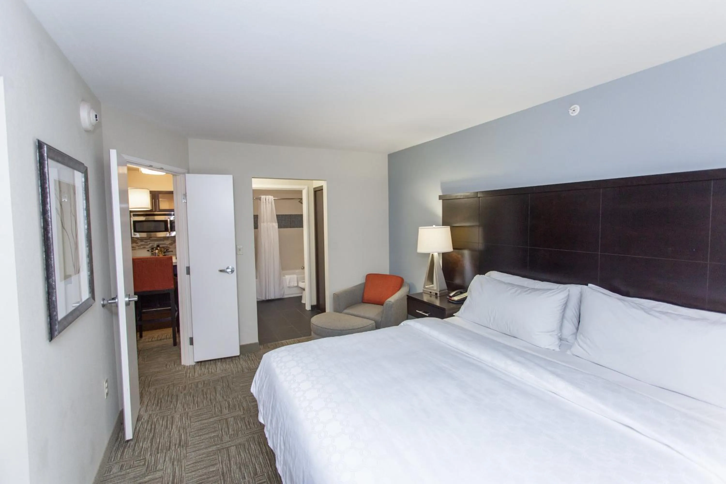 One-Bedroom Suite in Staybridge Suites Bowling Green by IHG
