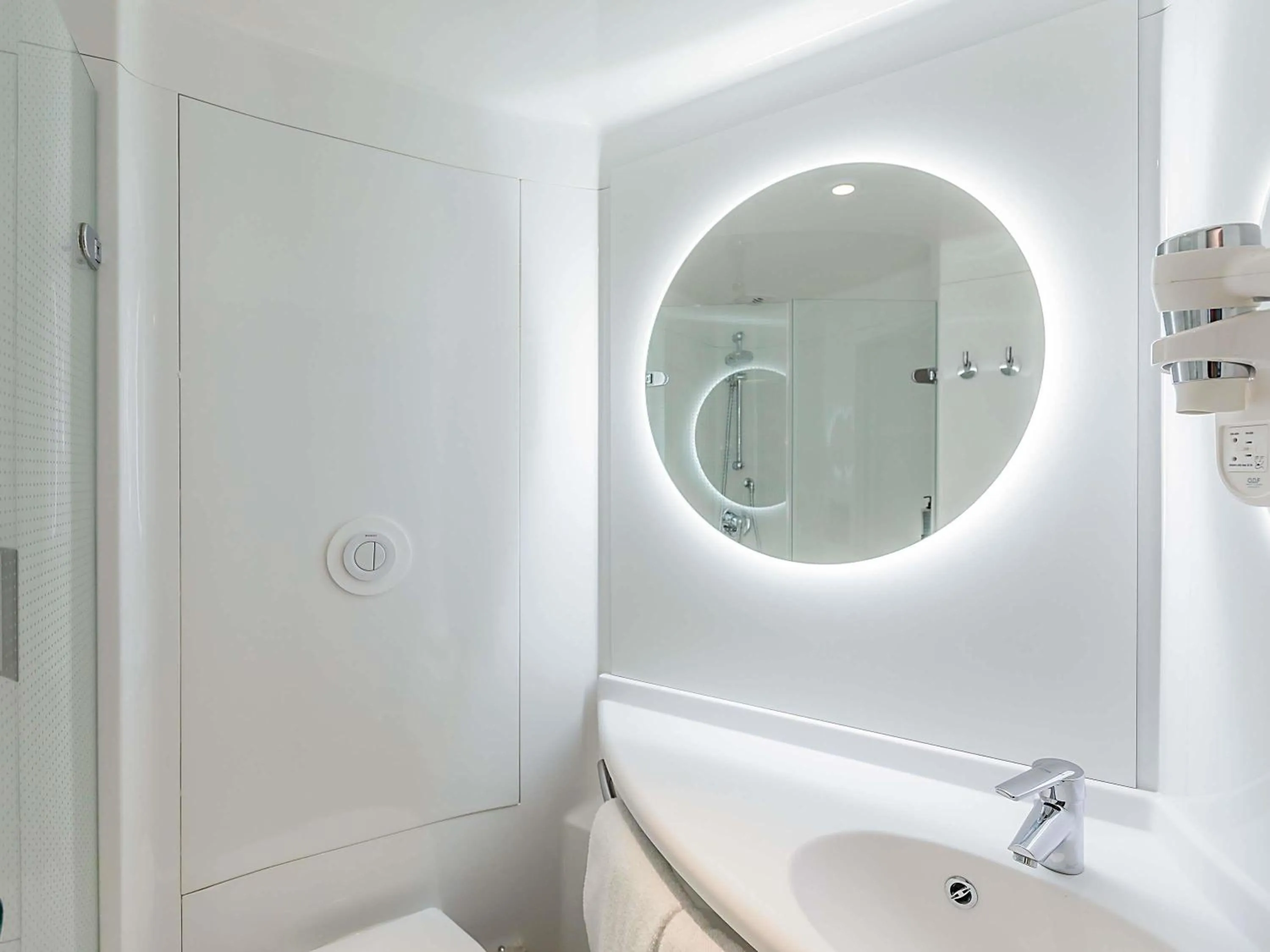 Twin Room - Non-Smoking in Hotel ibis Lisboa Alfragide