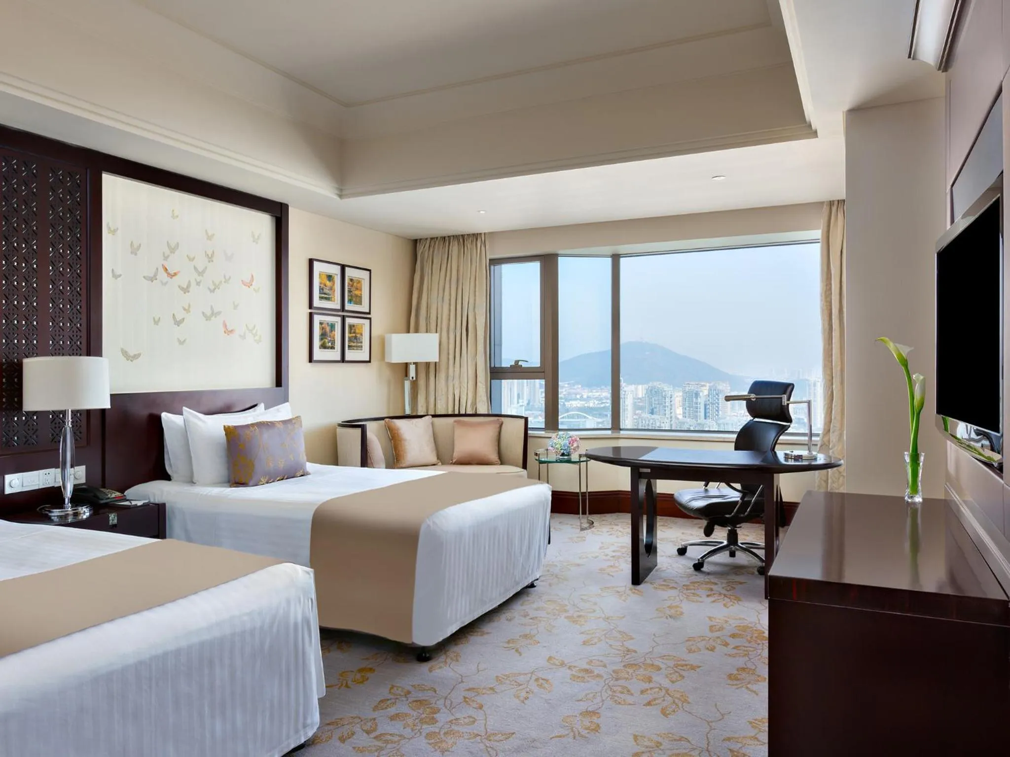 Classic Double Room with Two Double Beds and City View in InterContinental Wuxi by IHG