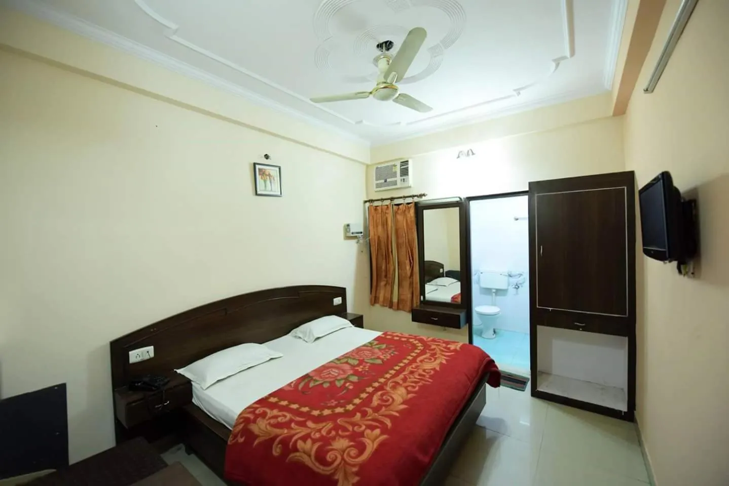 Standard Double Room in Hotel Ganga Vilas
