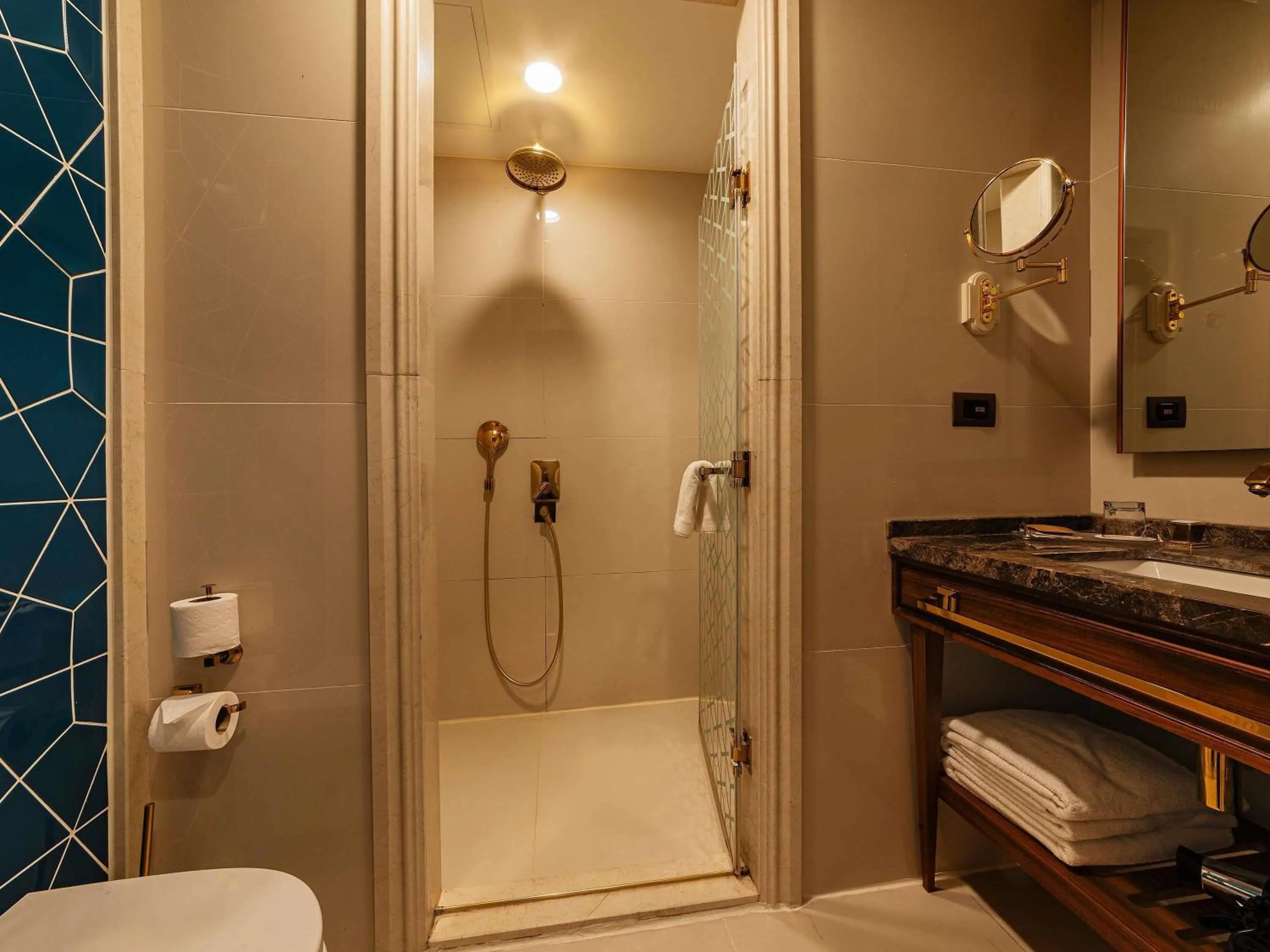 Deluxe Room Twin Beds in Mercure Istanbul Sirkeci