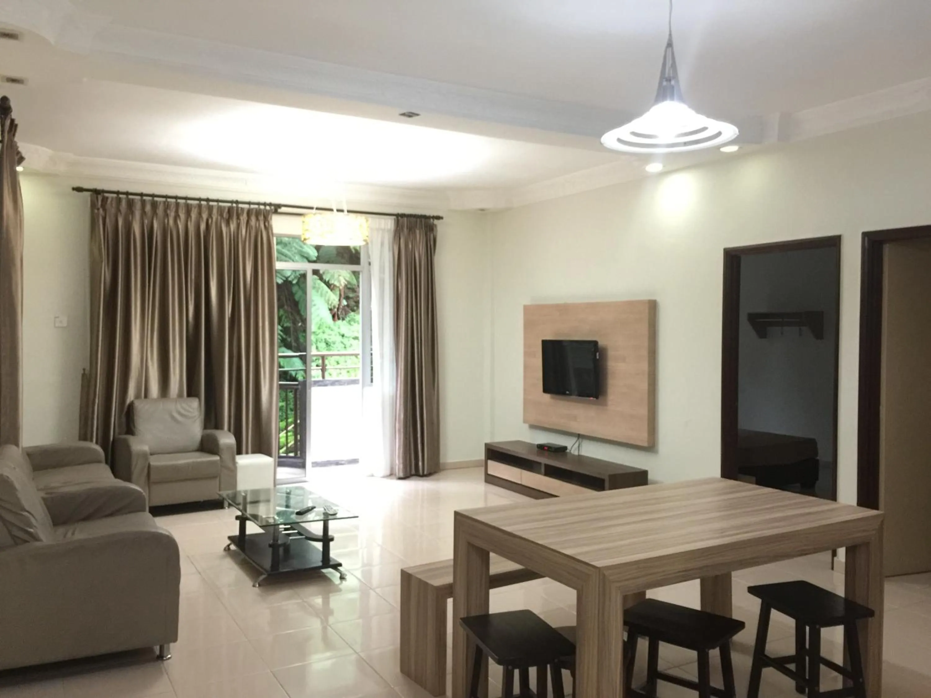 Three-Bedroom Apartment in Cameron Supersave Apartment @ Crown Imperial Court