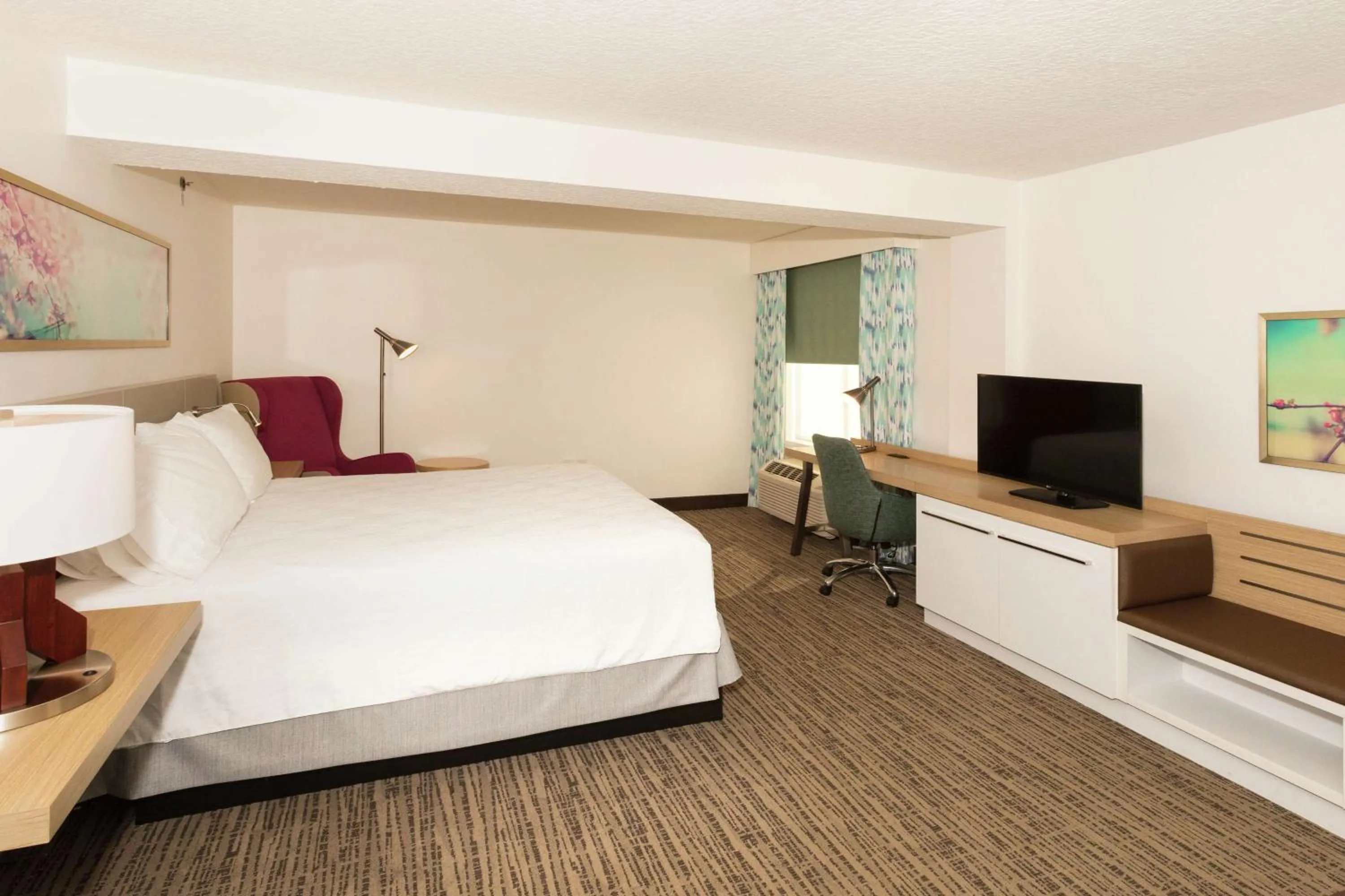 Deluxe Junior Suite in Hilton Garden Inn Saint Augustine Beach