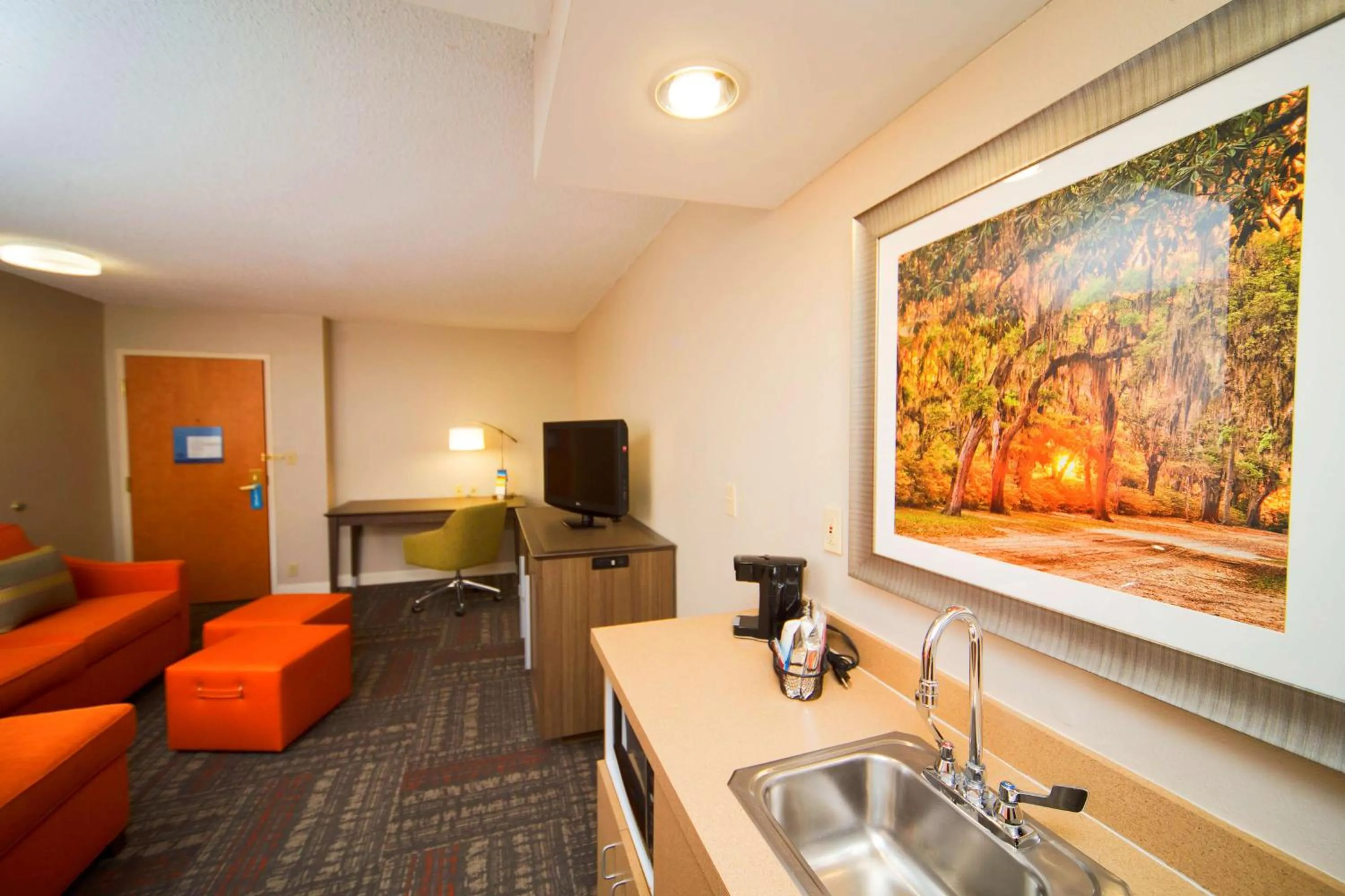 King Room with Sofa Bed and Study - Non-Smoking in Hampton Inn & Suites Valdosta/Conference Center
