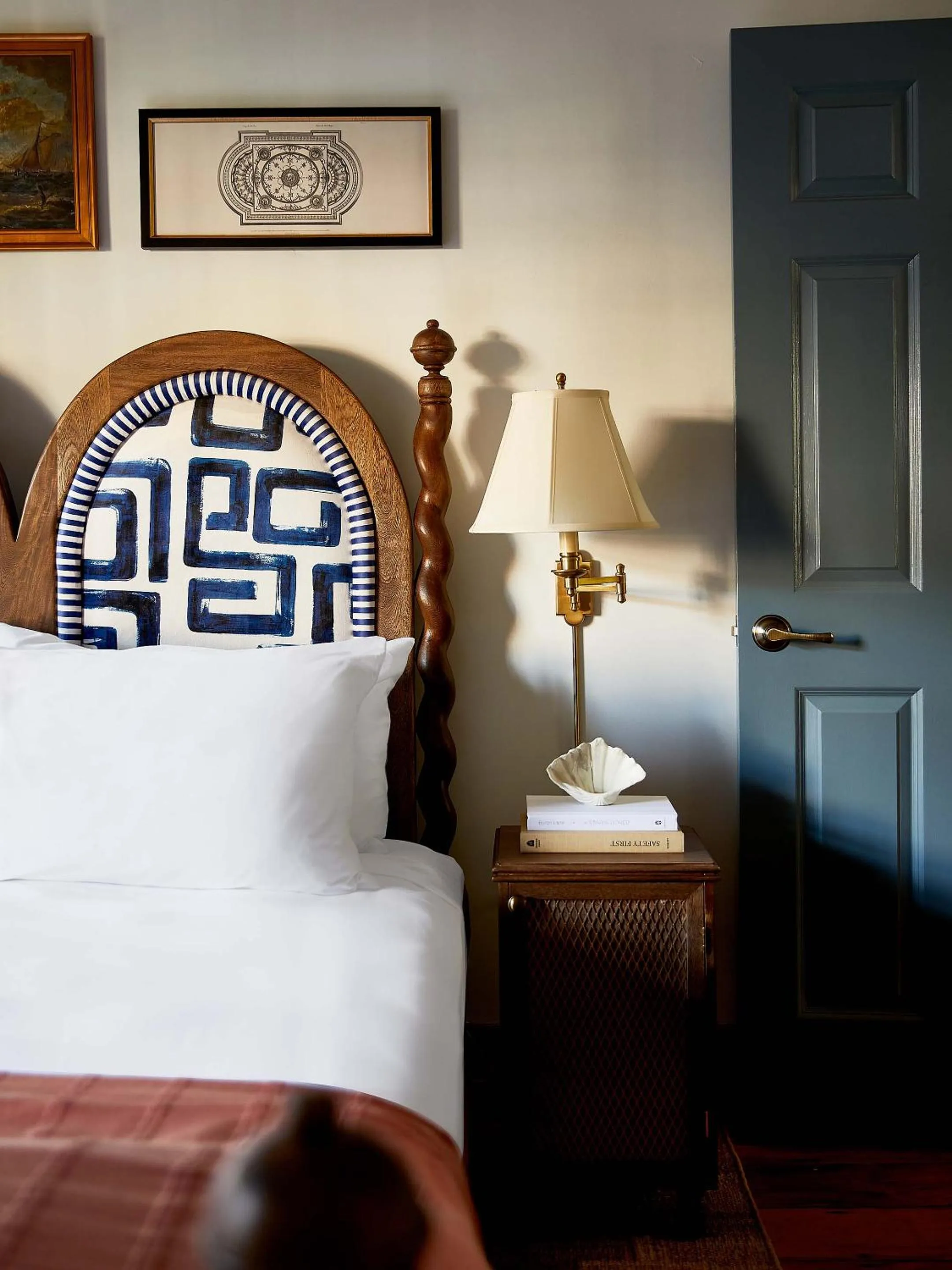 Deluxe Suite in Blue Iris