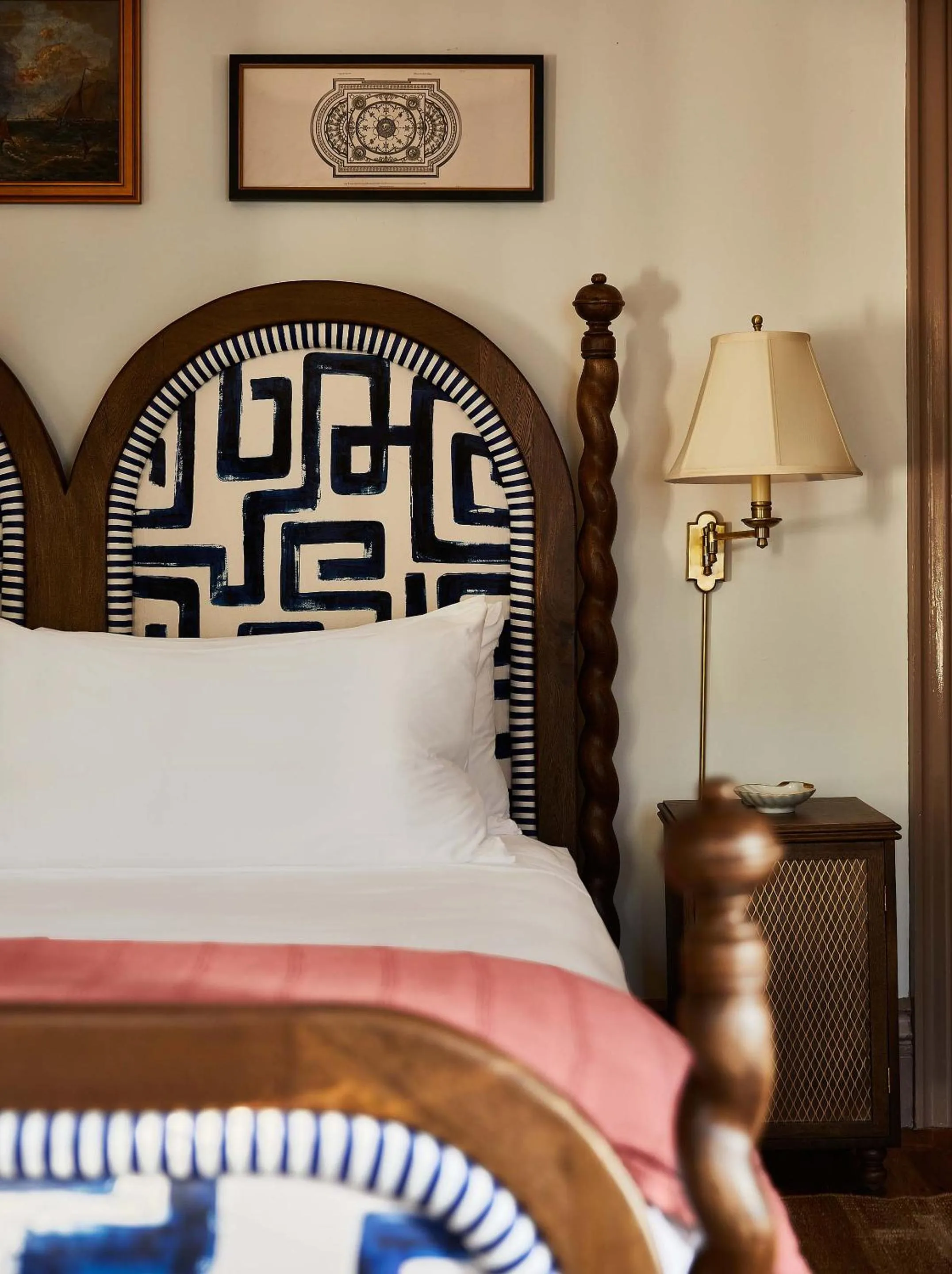 Deluxe King in Blue Iris