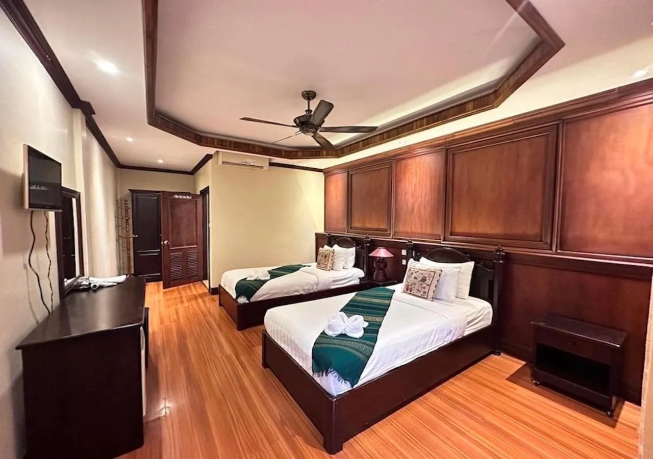 Deluxe Twin Room in Y Not Lao Villa