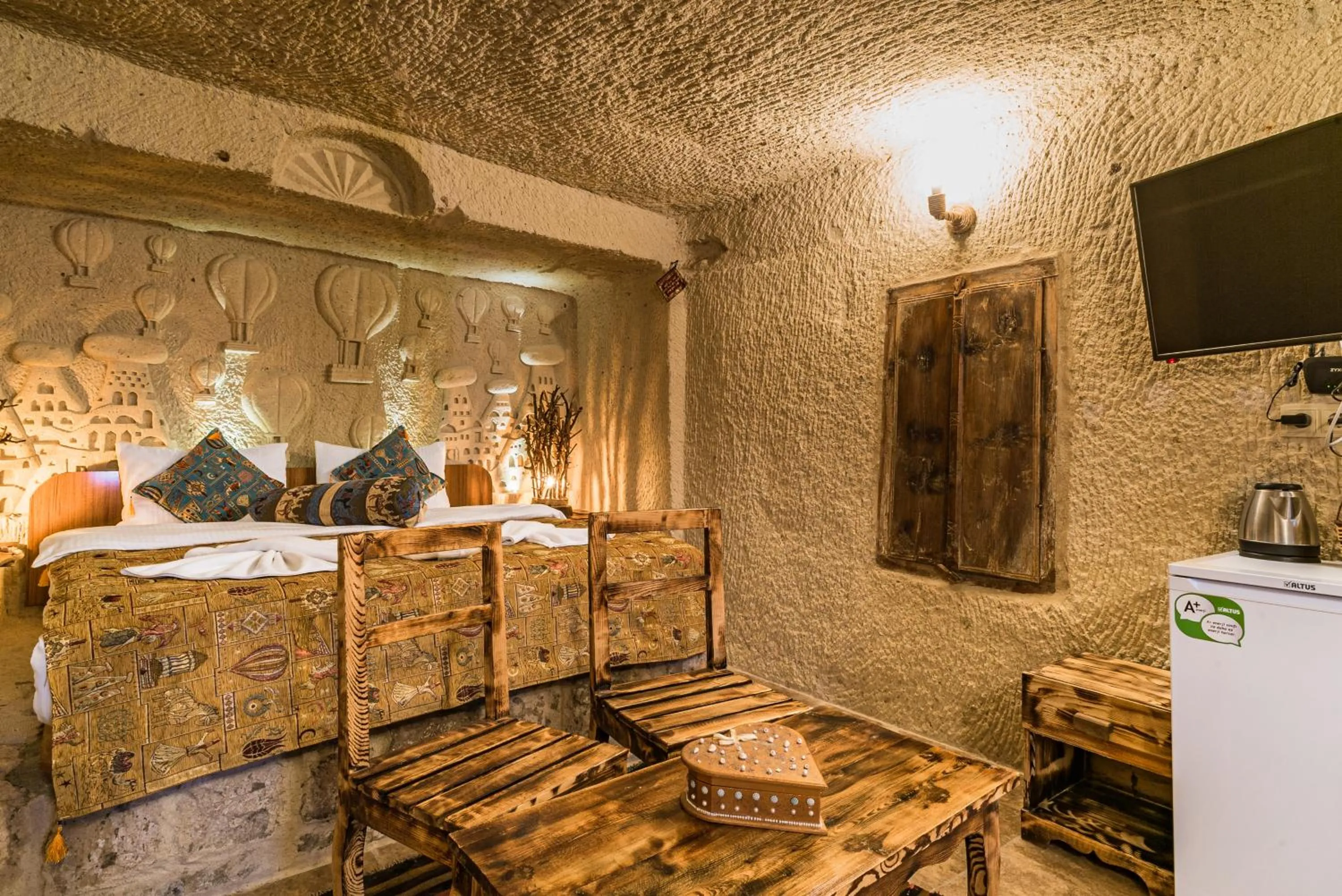 Deluxe Queen Suite in Cappadocia Ennar Cave Swimming Pool Hot & SPA