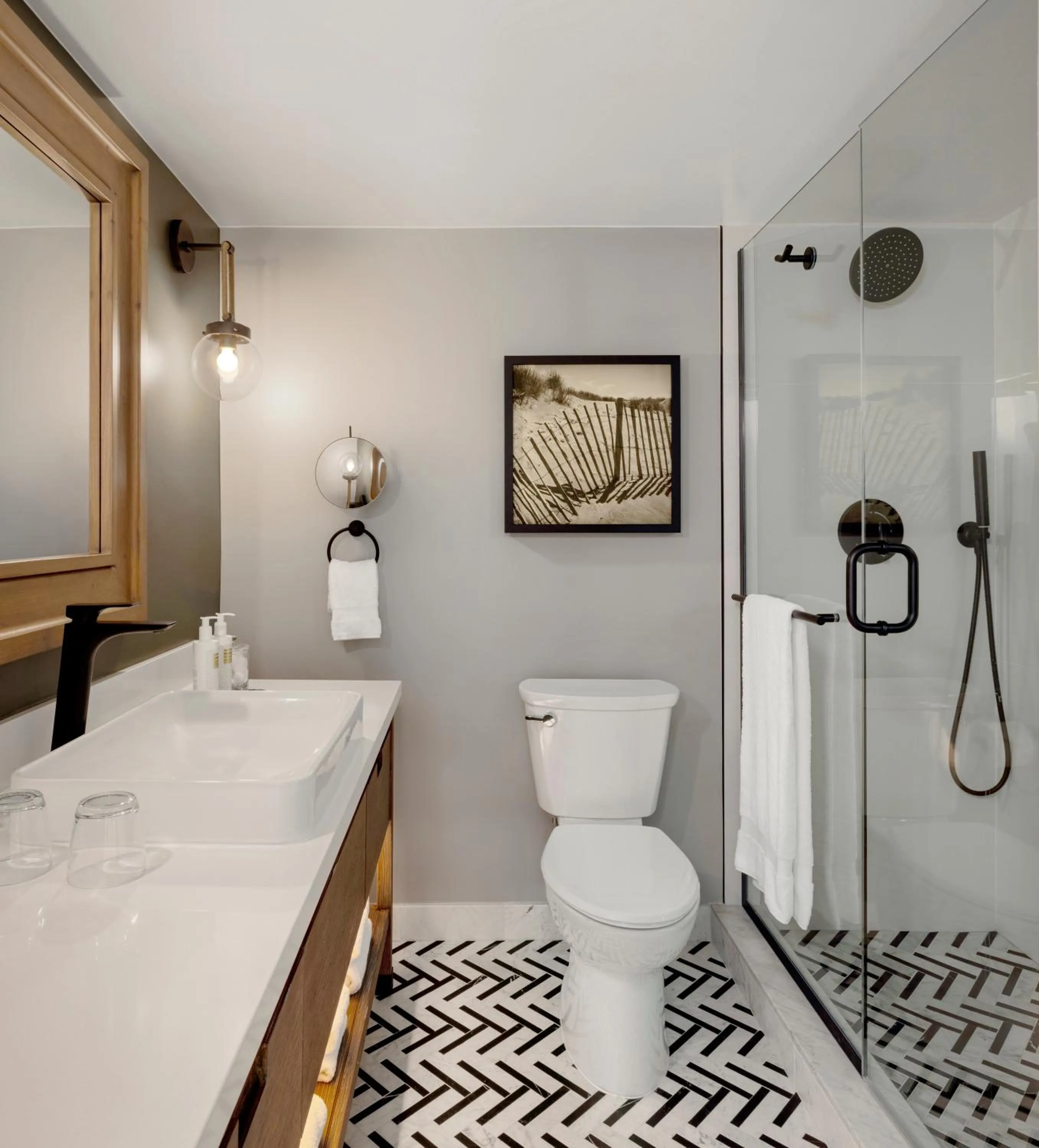 Queen Room in Newport Harbor Island Resort