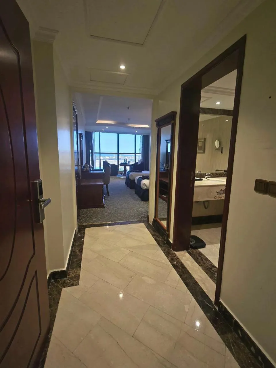 Twin Room with Sea View in Crown Tower Hotel