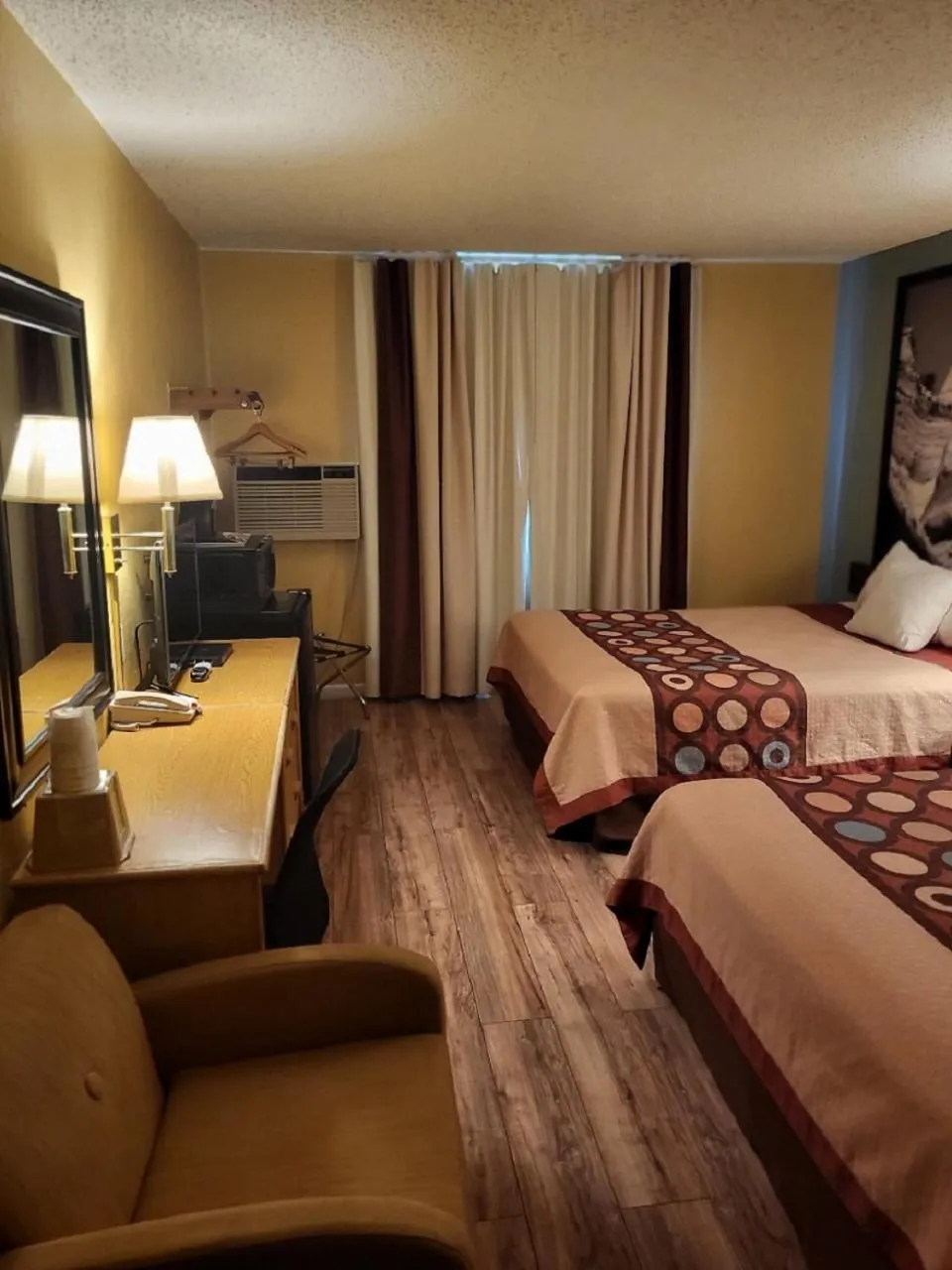 Queen Room with Two Queen Beds - Non-Smoking in Super 8 by Wyndham Raton