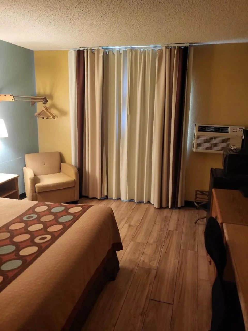 Queen Room - Non-Smoking in Super 8 by Wyndham Raton