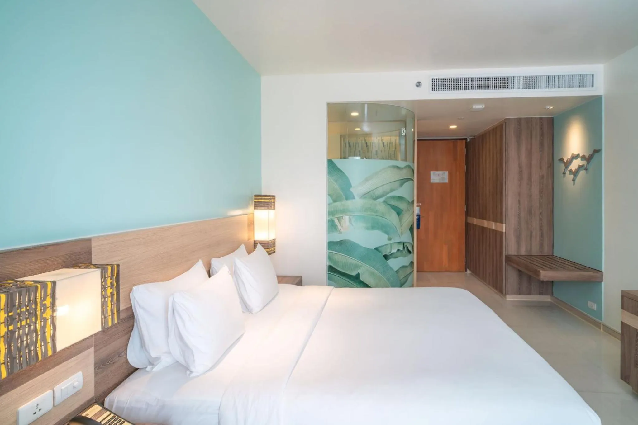 Standard King Room with Garden View and Free Breakfast in Holiday Inn Express Phuket Patong Beach Central by IHG
