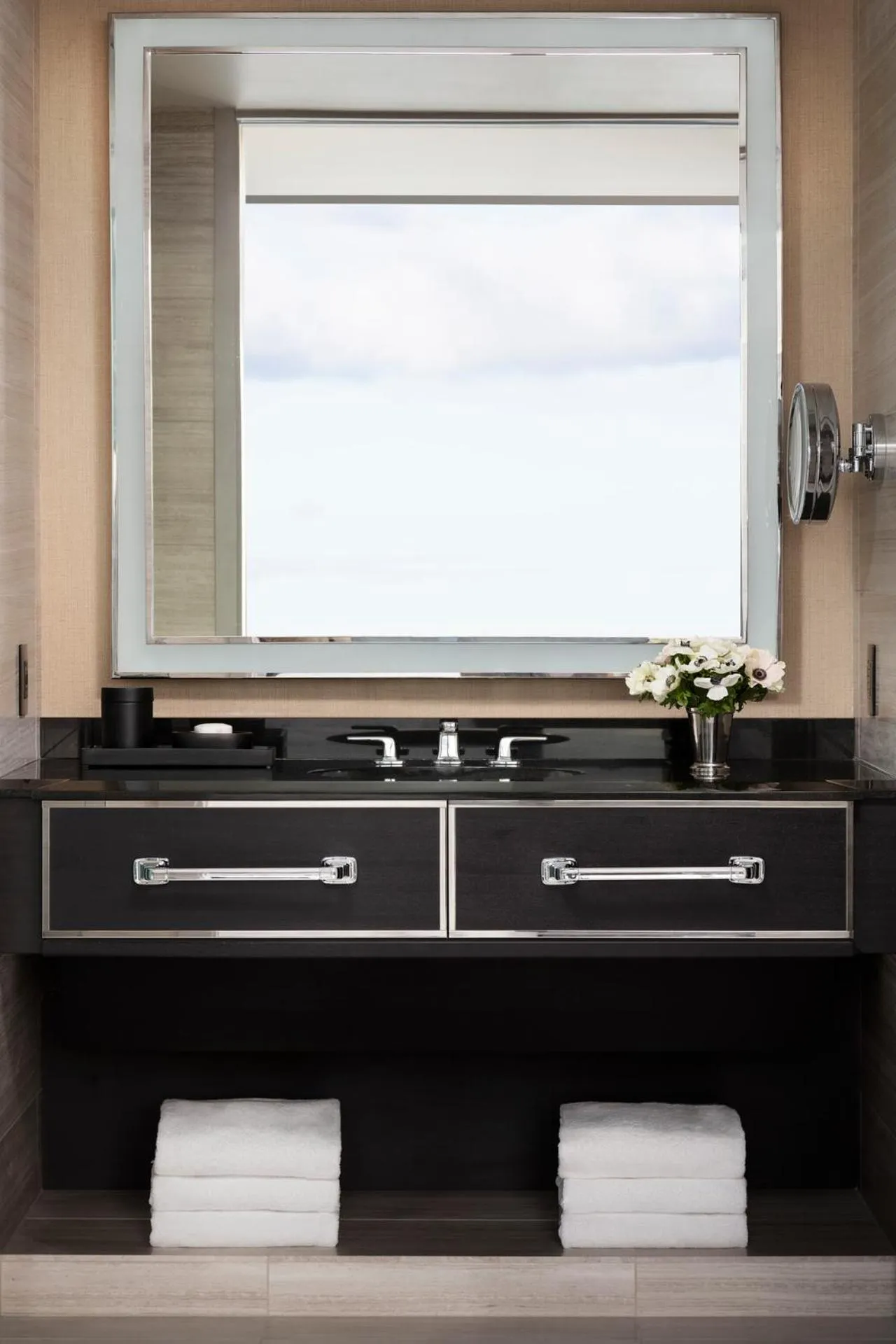 Premier Queen Room with Two Queen Beds in Four Seasons Hotel One Dalton Street, Boston