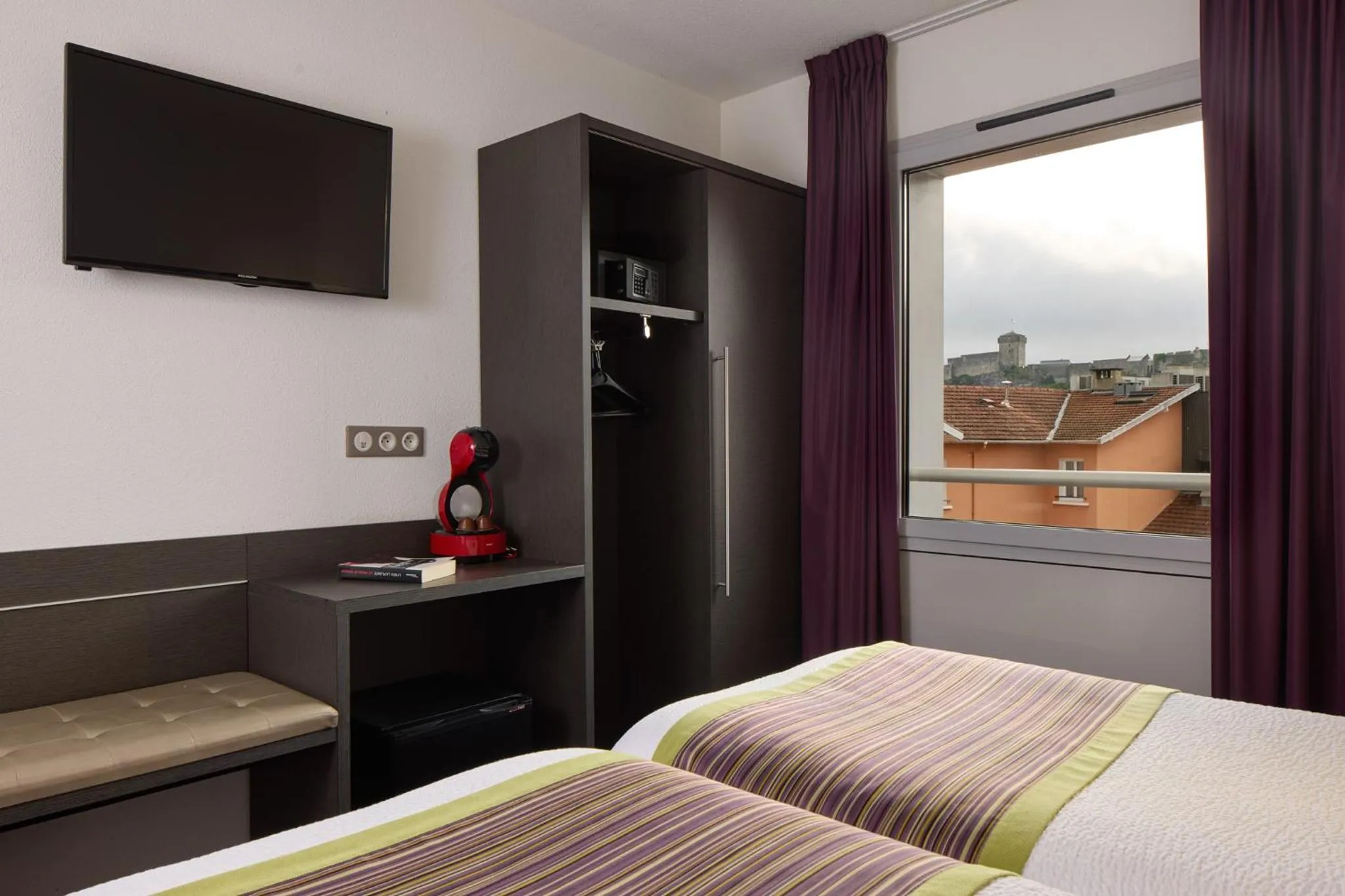 Two Connecting Rooms in Hôtel Astrid