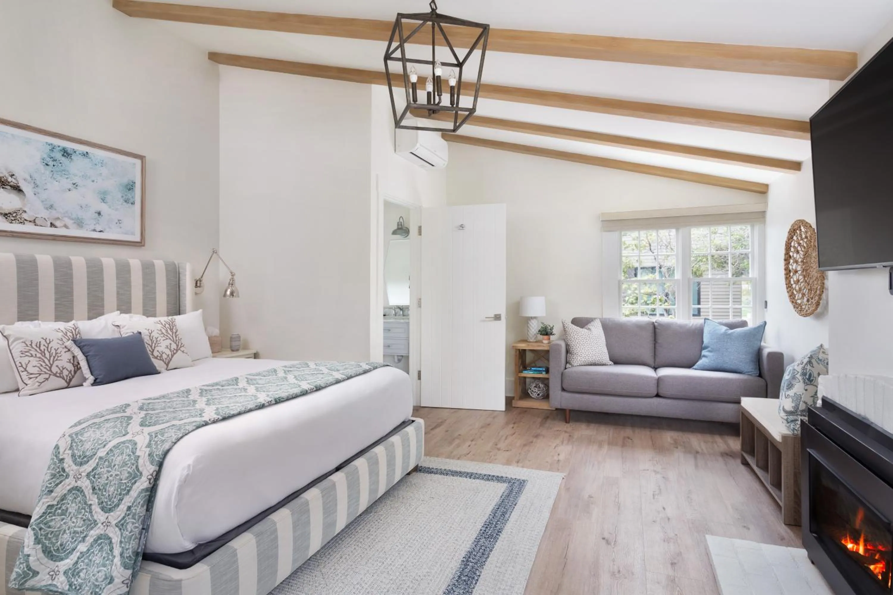 Deluxe King Studio in Hideaway Santa Barbara, A Kirkwood Collection Hotel