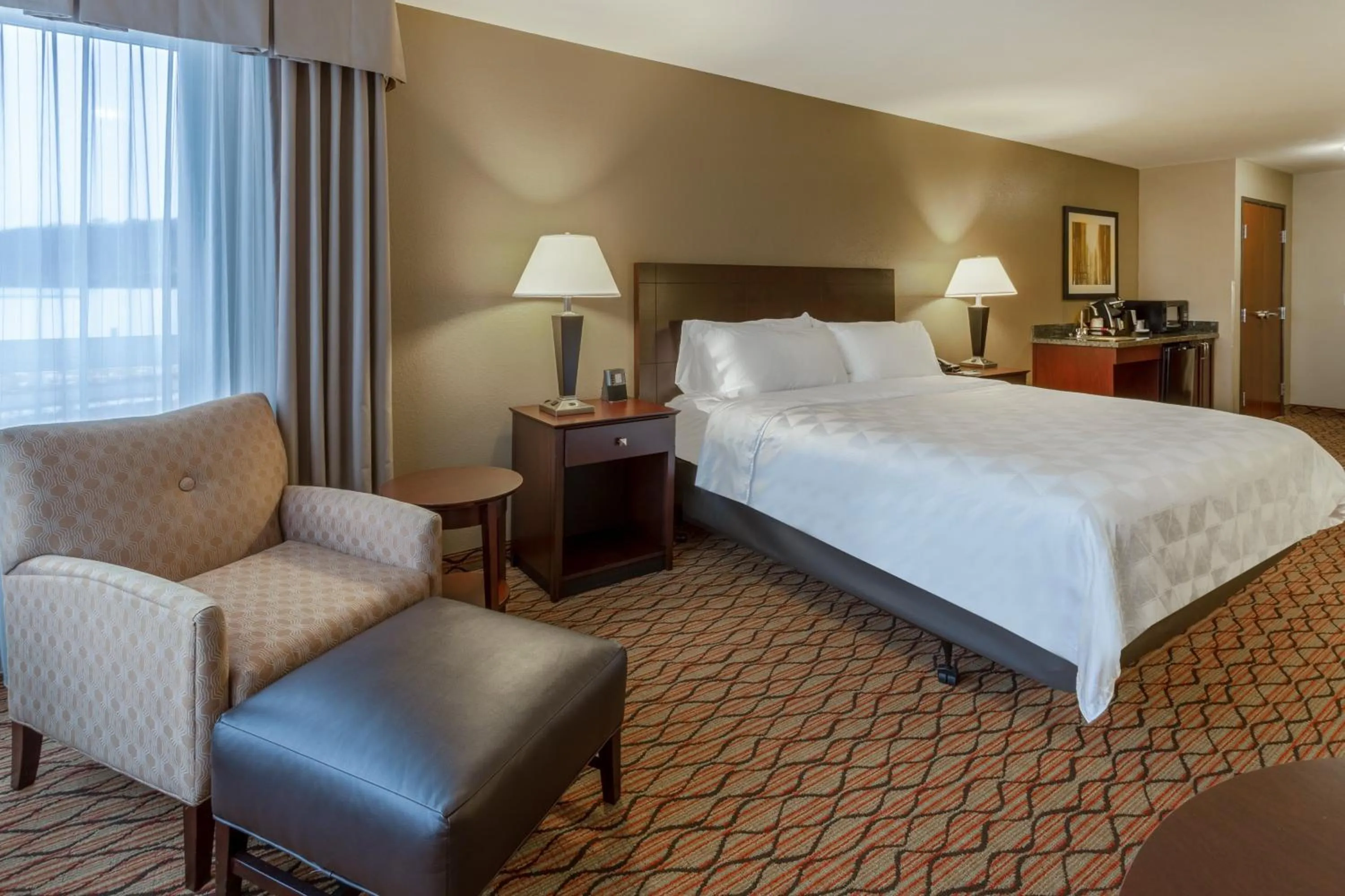 King Room - Disability Access in Holiday Inn Eau Claire South I-94 by IHG