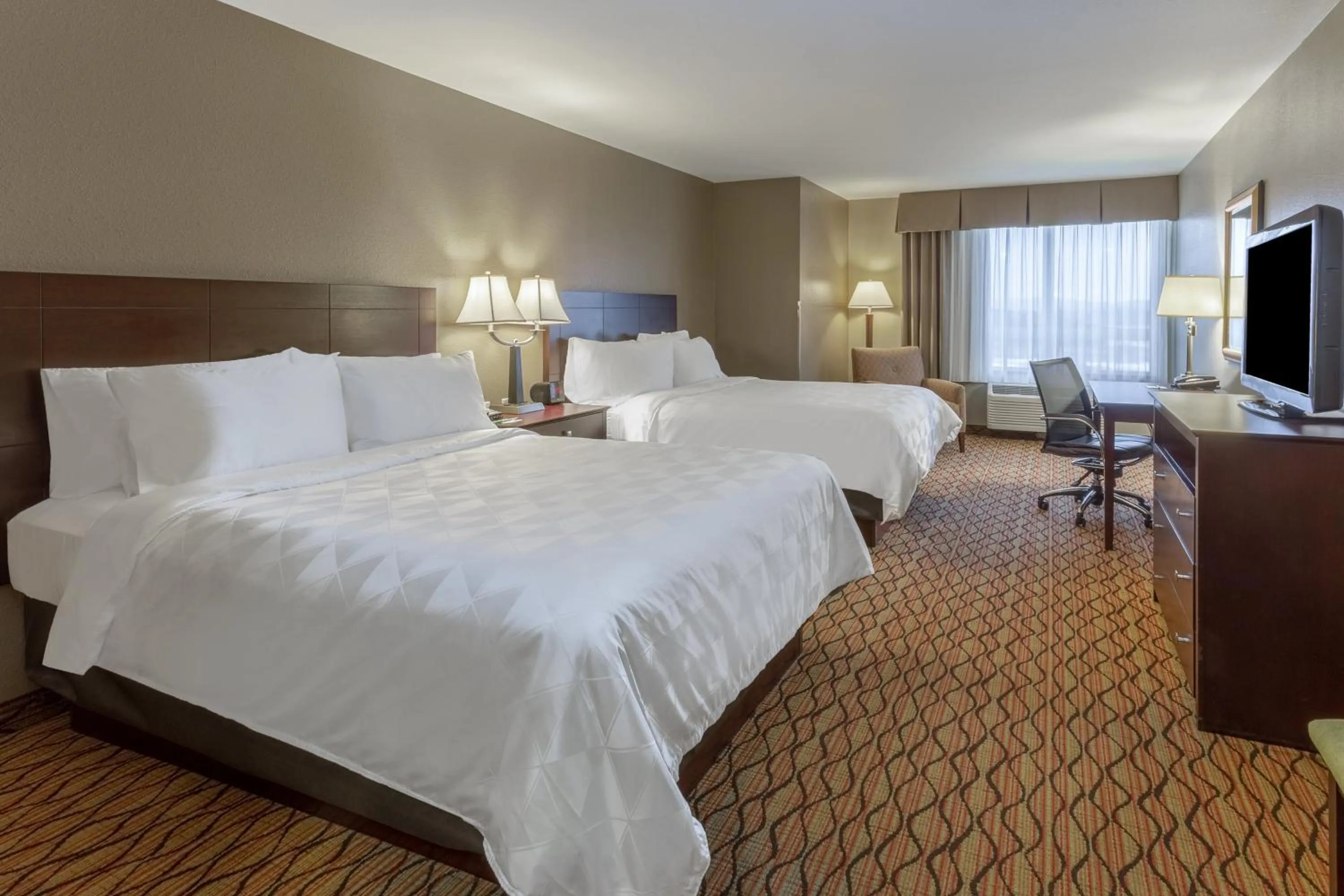 Queen Room with Two Queen Beds - Non-Smoking in Holiday Inn Eau Claire South I-94 by IHG