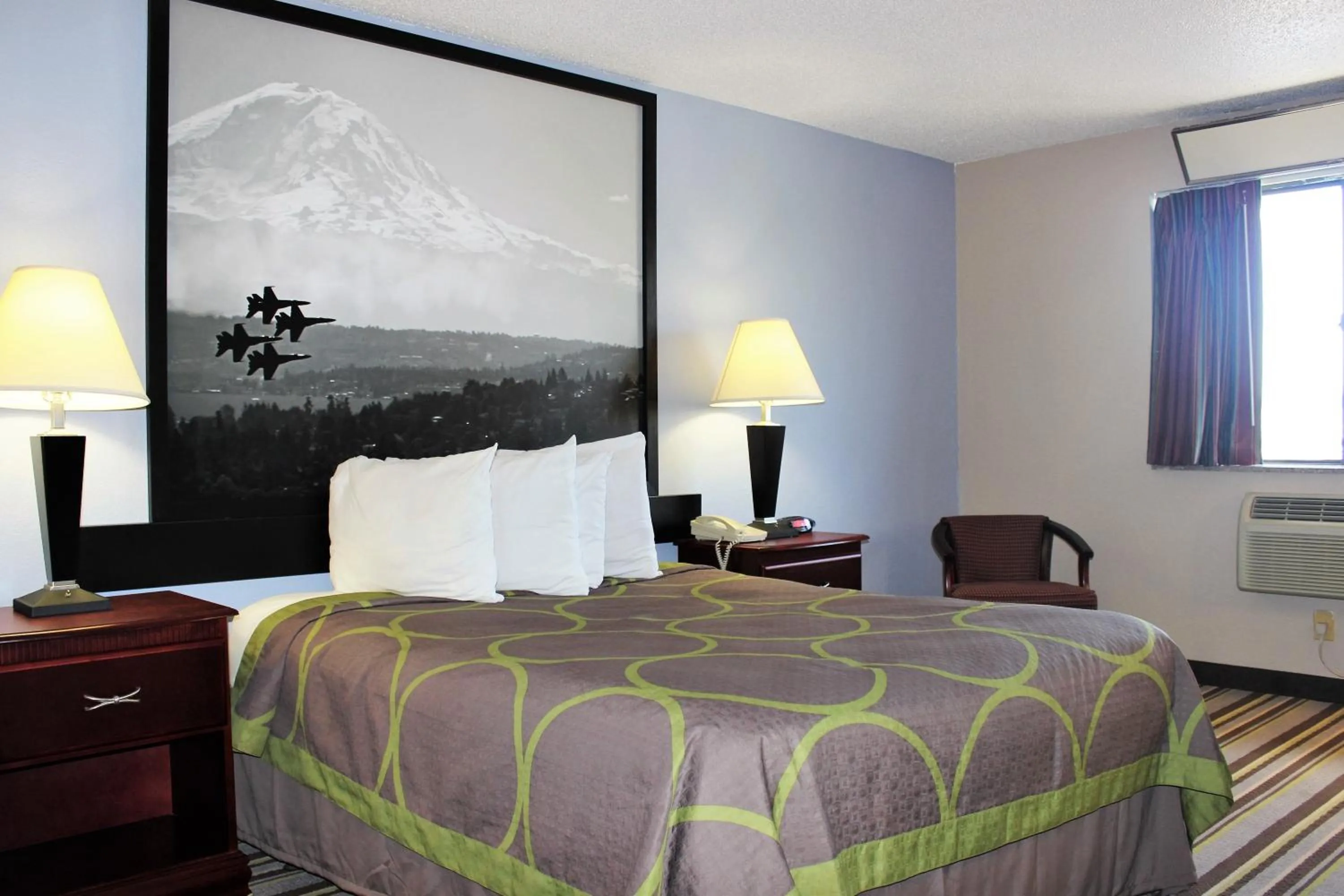 Queen Room - Mobility Access/Non-Smoking in Super 8 by Wyndham Tuscaloosa