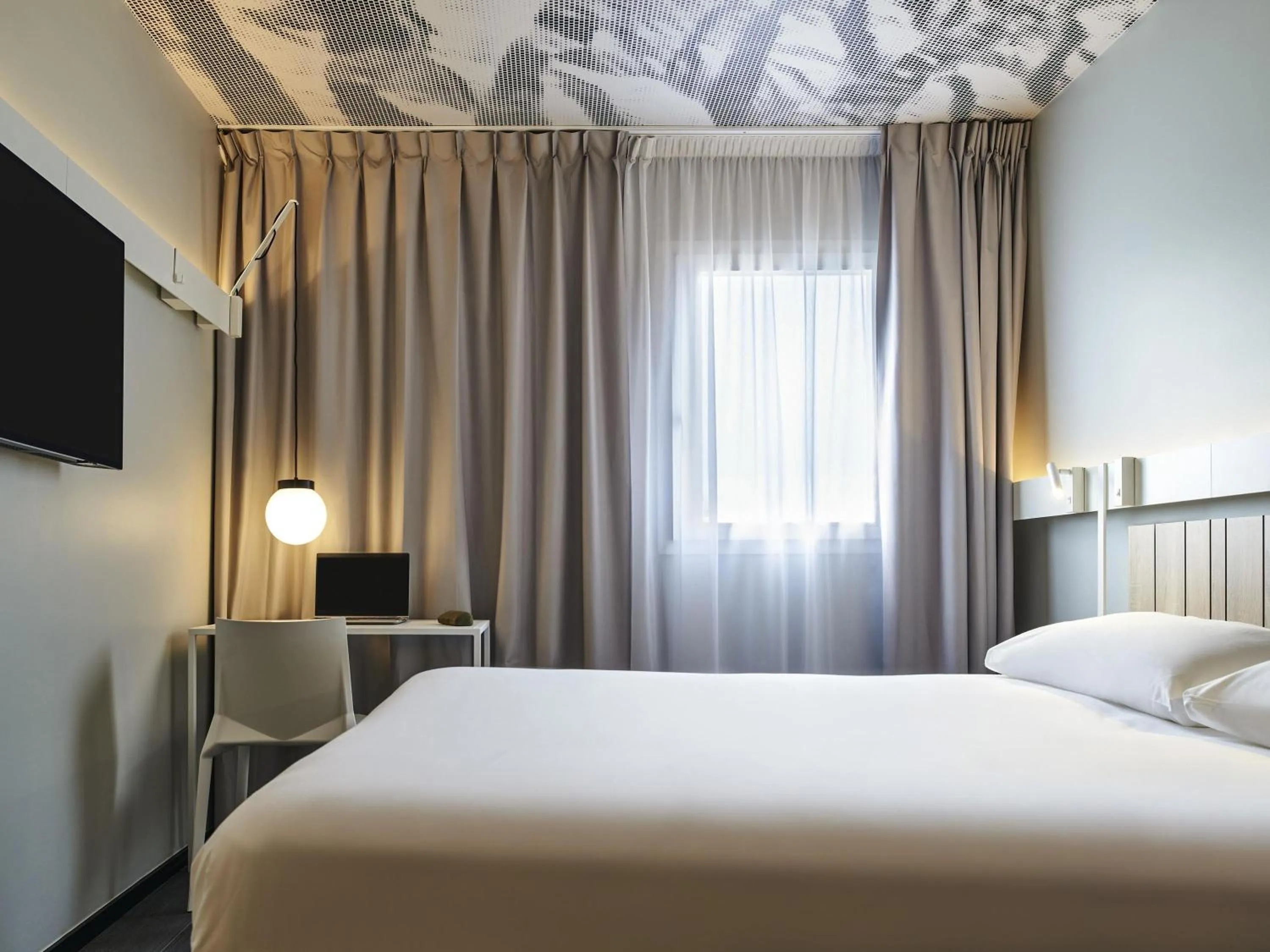 Standard Double Room in ibis Clamart Paris Velizy