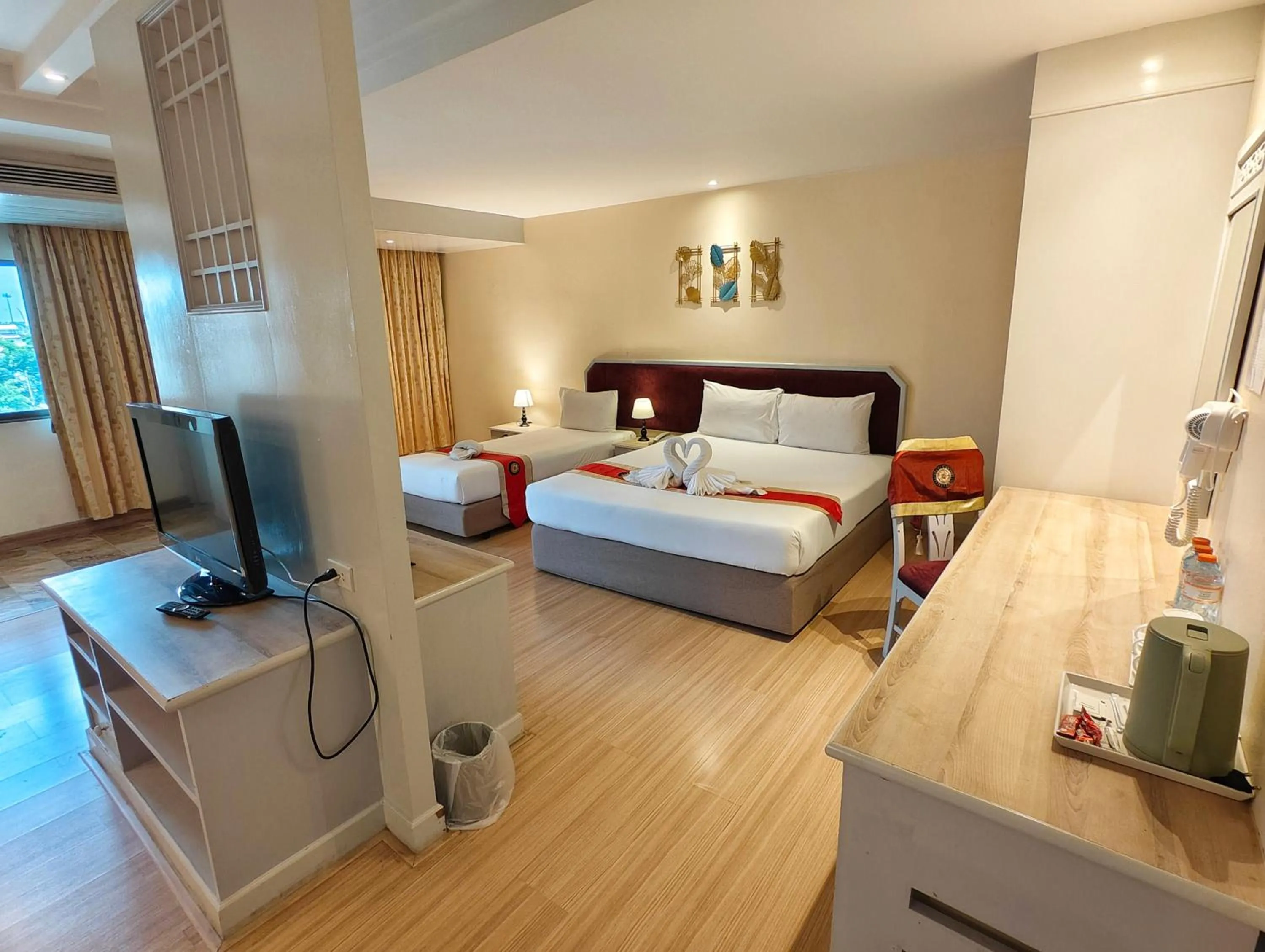 Deluxe Family Suite in Friendlytel Hotel