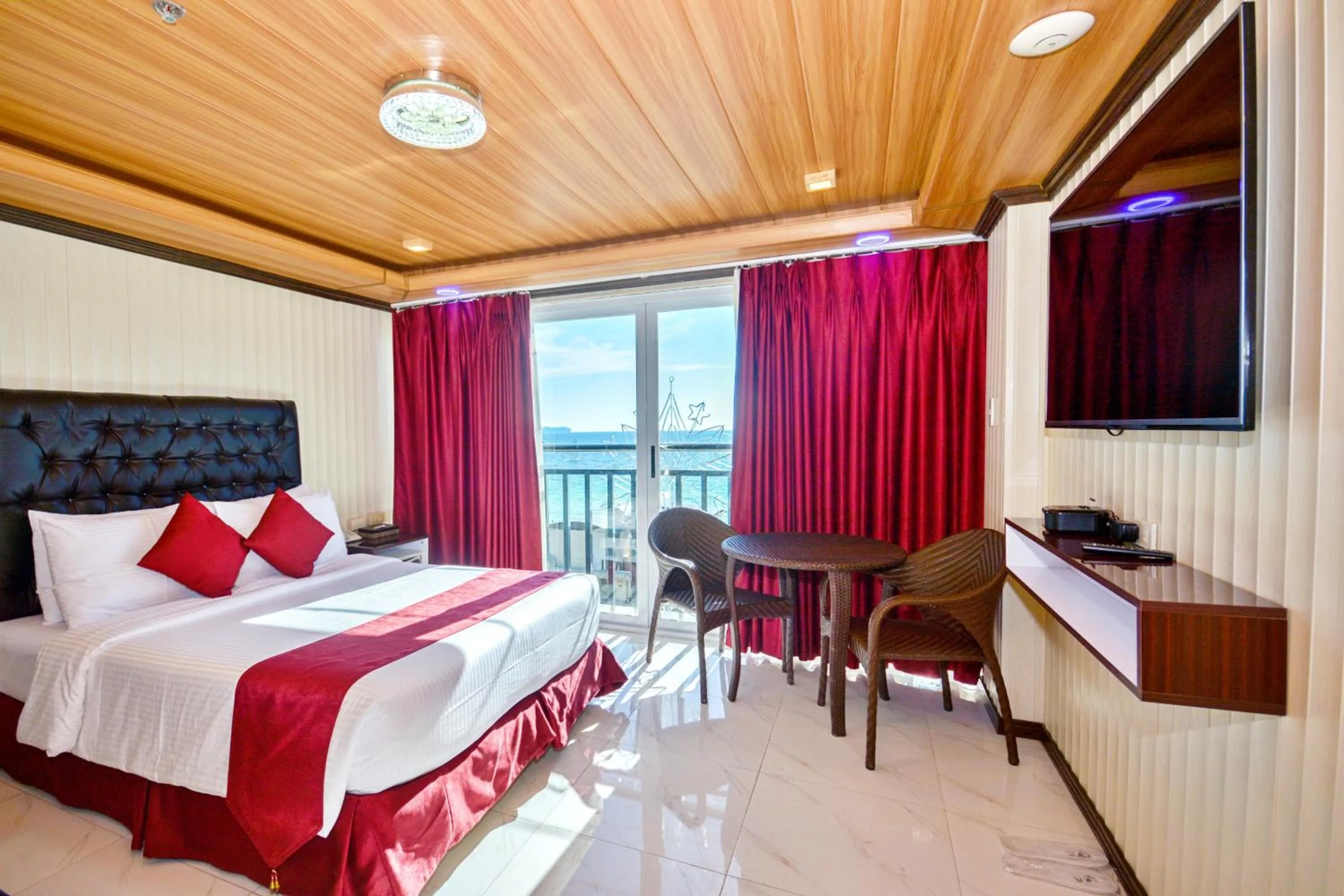 Main Bldg - Junior Suite with Partial Sea View in Diamond Water Edge Resort