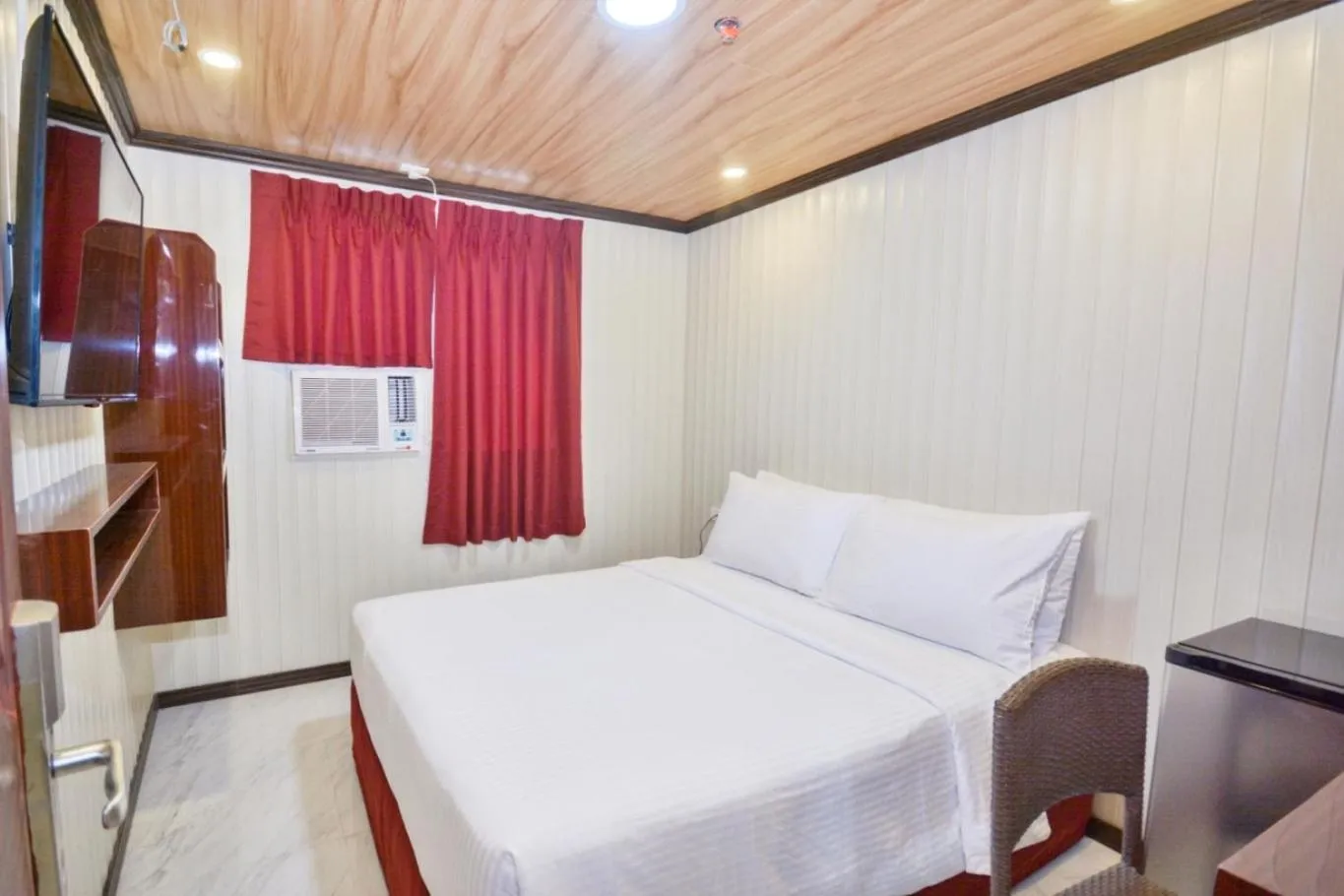 Budget Room with Shared Bathroom (Non-Beachfront) in Diamond Water Edge Resort
