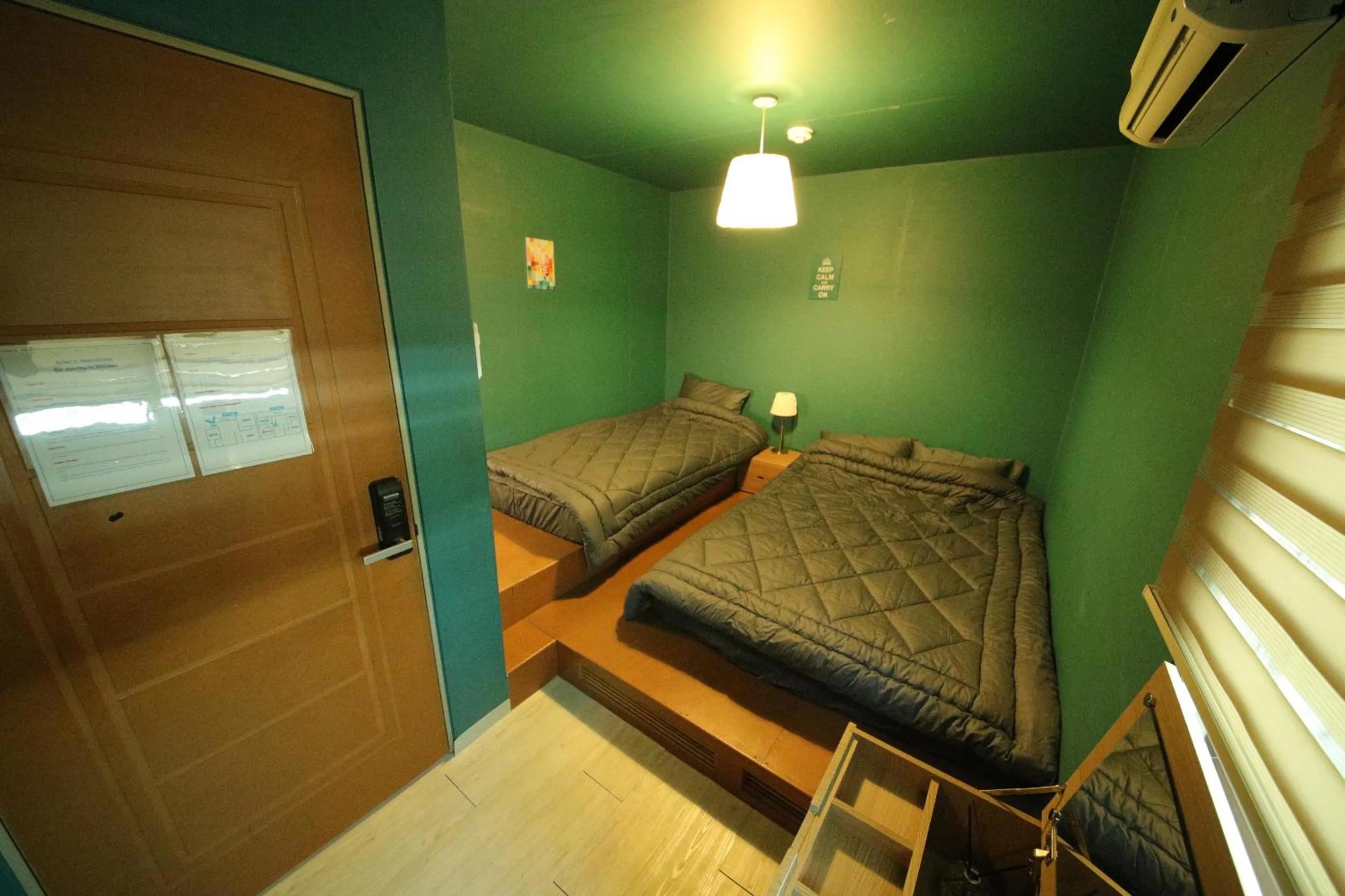 Twin Room with Shared Bathroom - single occupancy in Stitches House