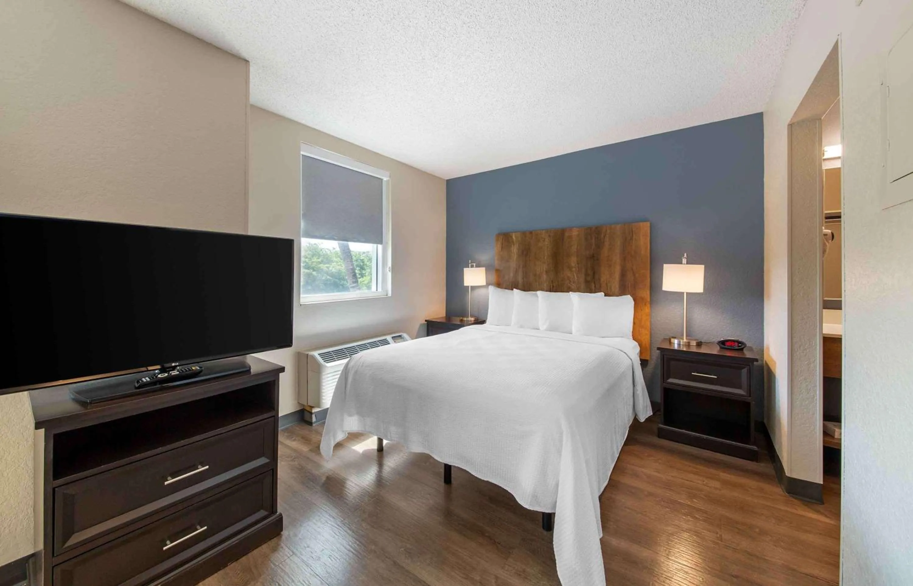 Deluxe Studio with 1 Queen Bed - Non-Smoking in Extended Stay America Premier Suites - Miami - Airport - Doral - 25th Street