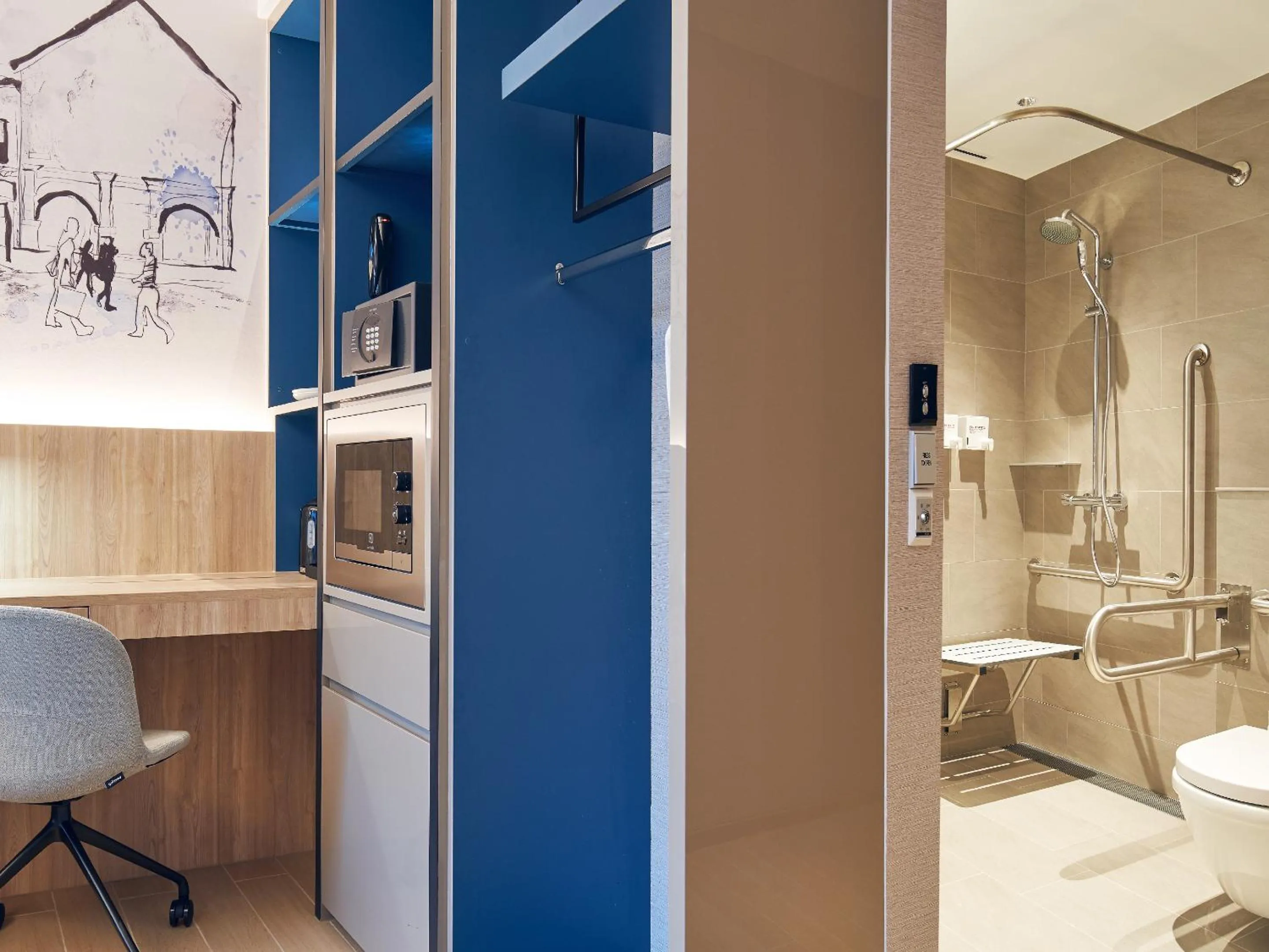 Deluxe King  in Capri by Fraser China Square, Singapore