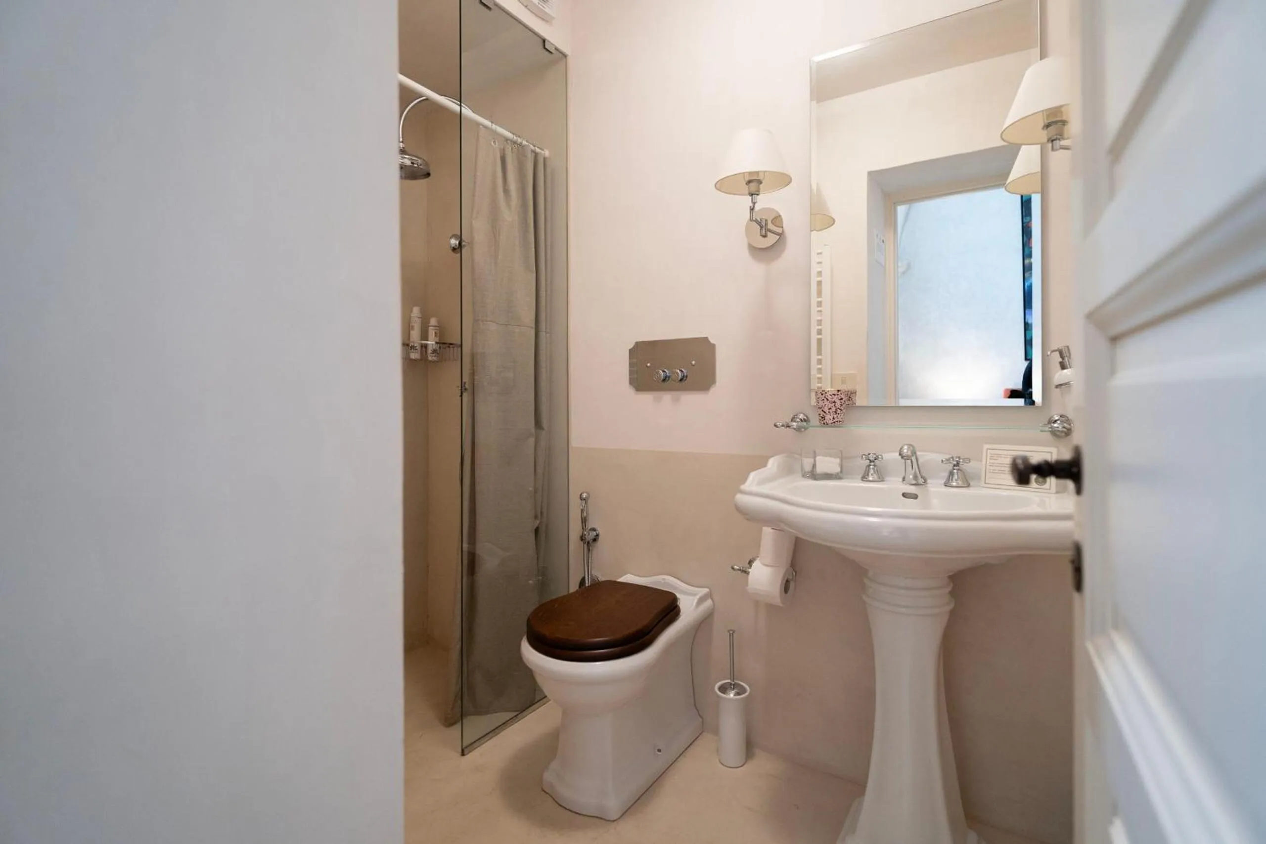 Double Room with Private Bathroom in Palazzo Muci