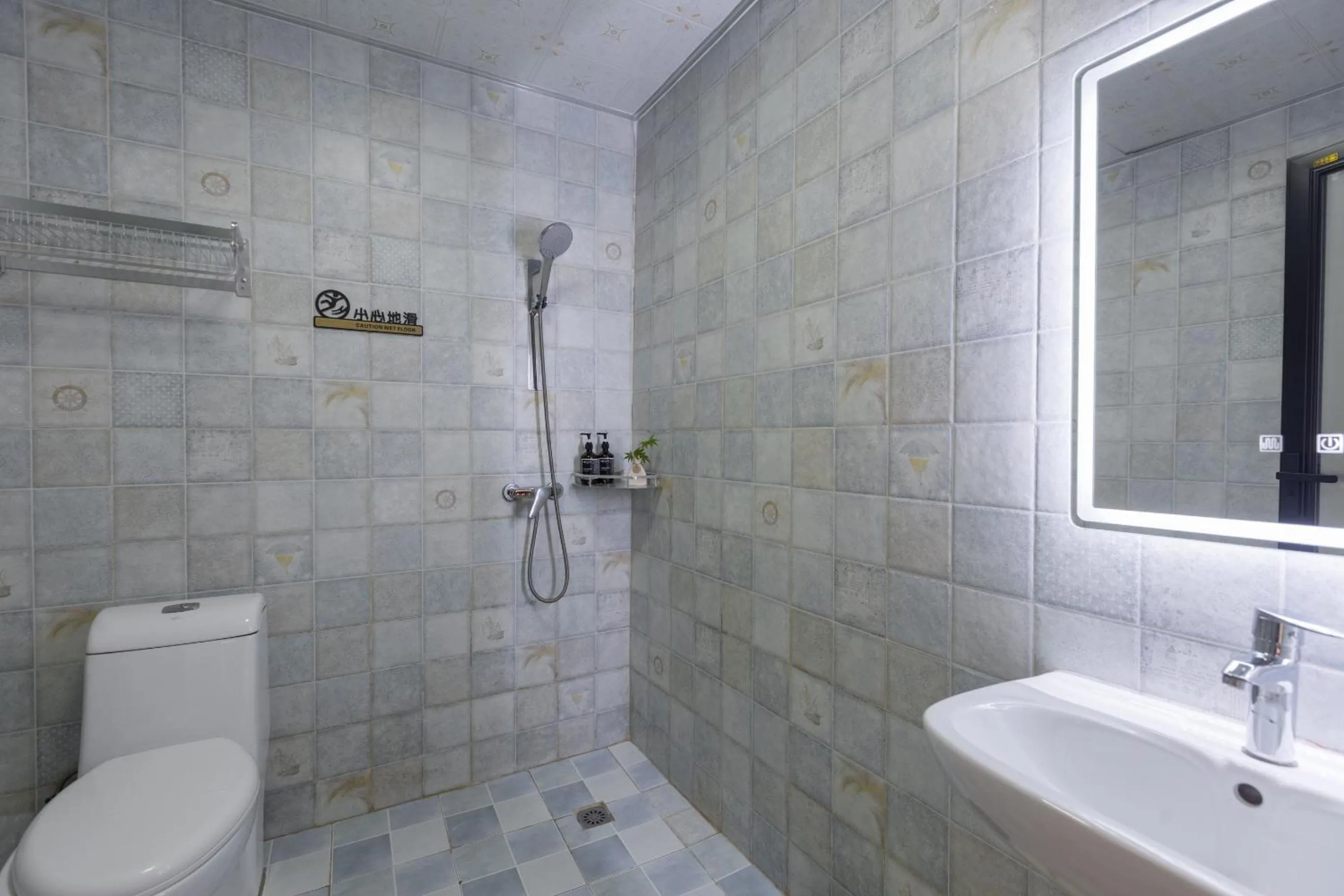 Standard Twin Room in Guilin Flowers Inn