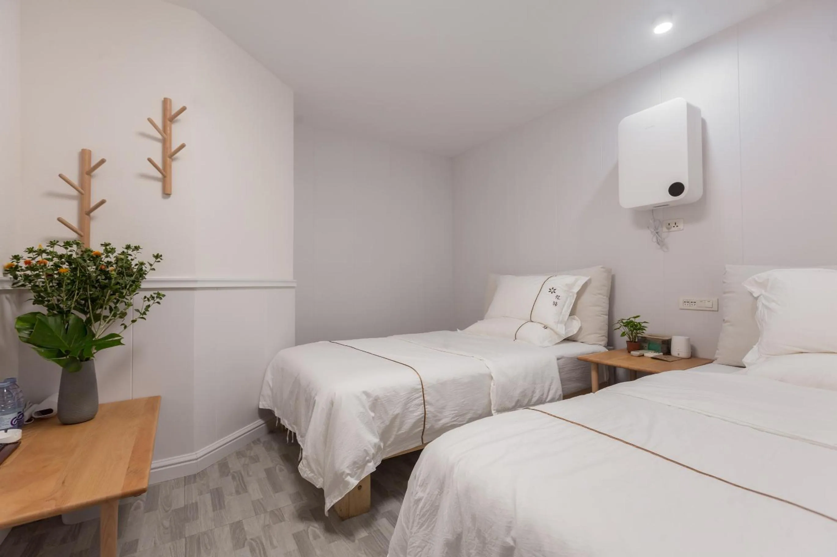 Budget Twin Room in Guilin Flowers Inn