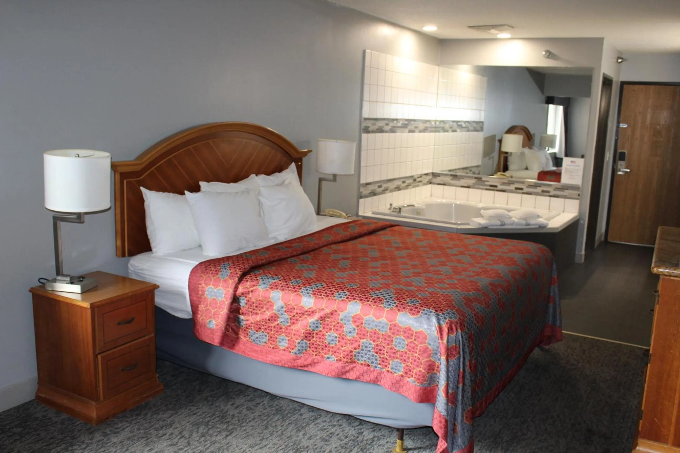 Superior Suite in American Inn and Suites Ionia