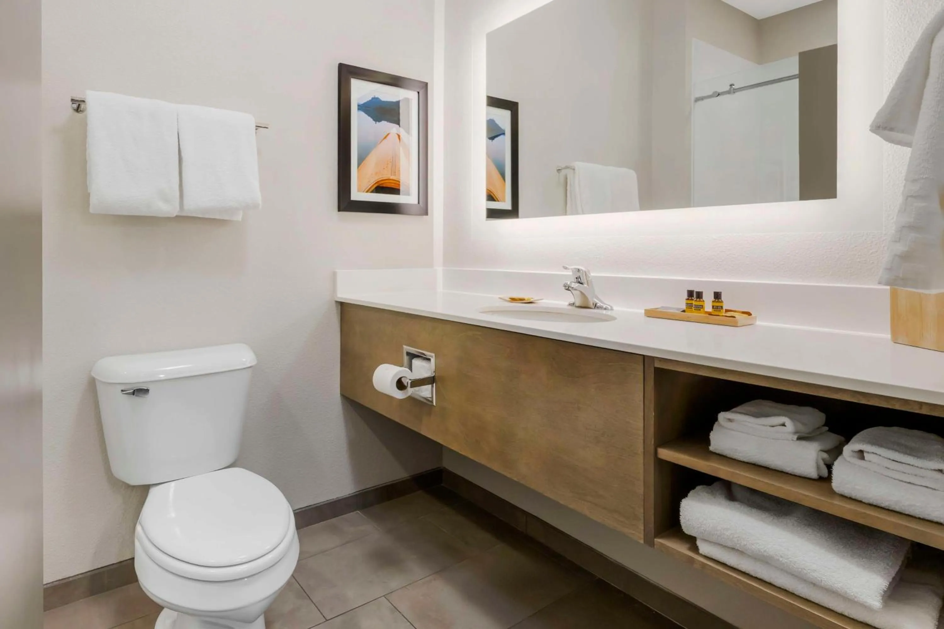 King Suite with Country View in Best Western Plus LaCrescent - LaCrosse