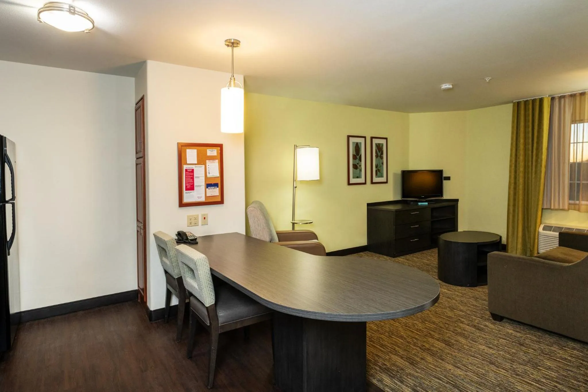 One-Bedroom Queen Room with Mobility Accessible Tub - Non-Smoking in Candlewood Suites Roswell by IHG