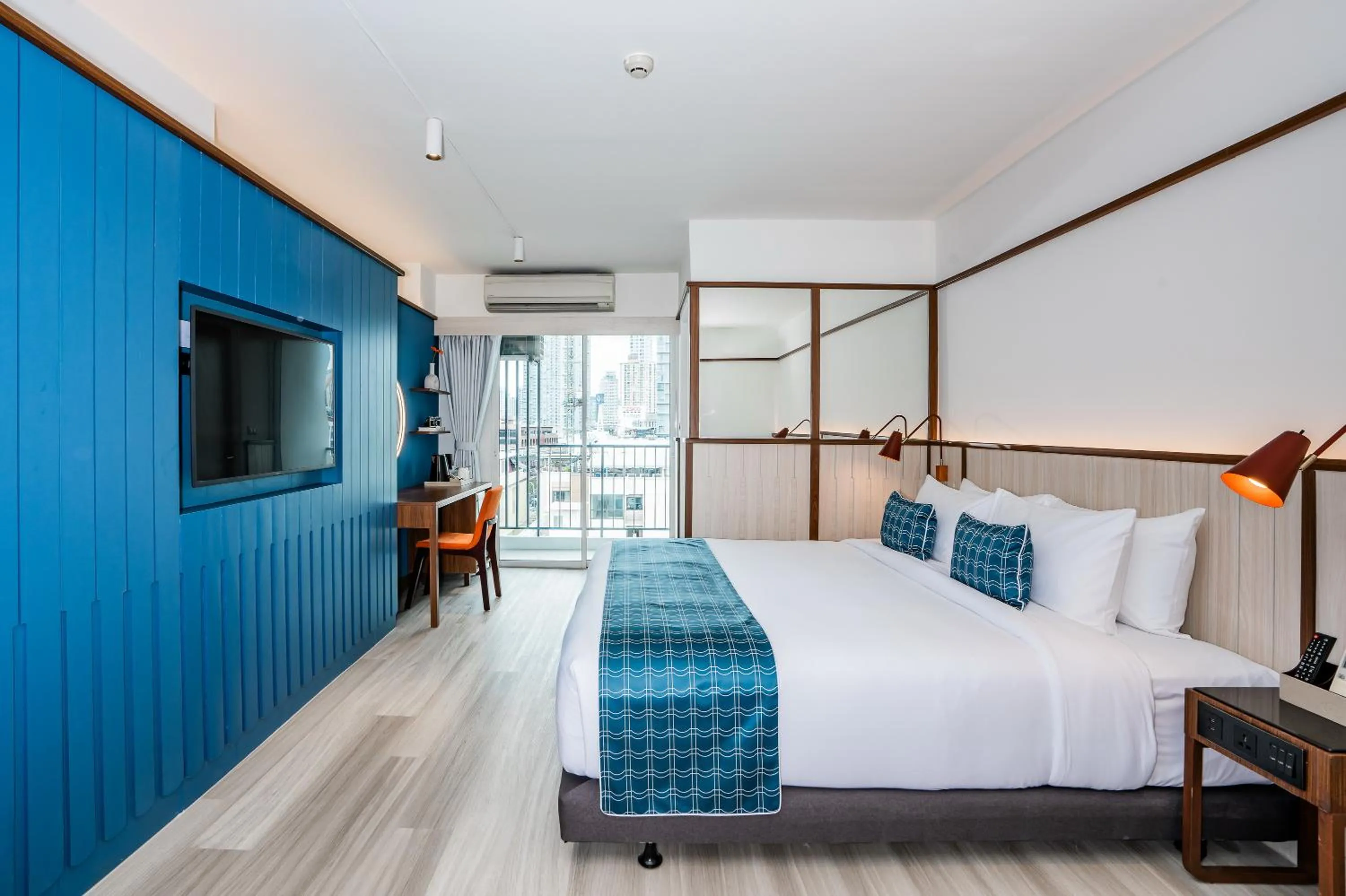 Deluxe Double or Twin Room with City View in Hotel Amber Sukhumvit 85