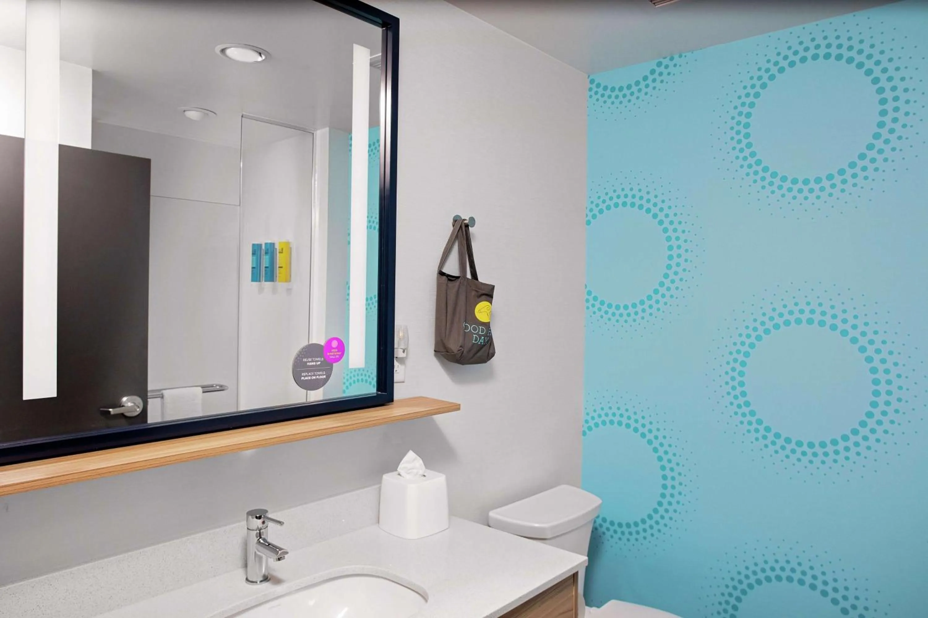 Queen Room with Two Queen Beds in Tru By Hilton Crossett