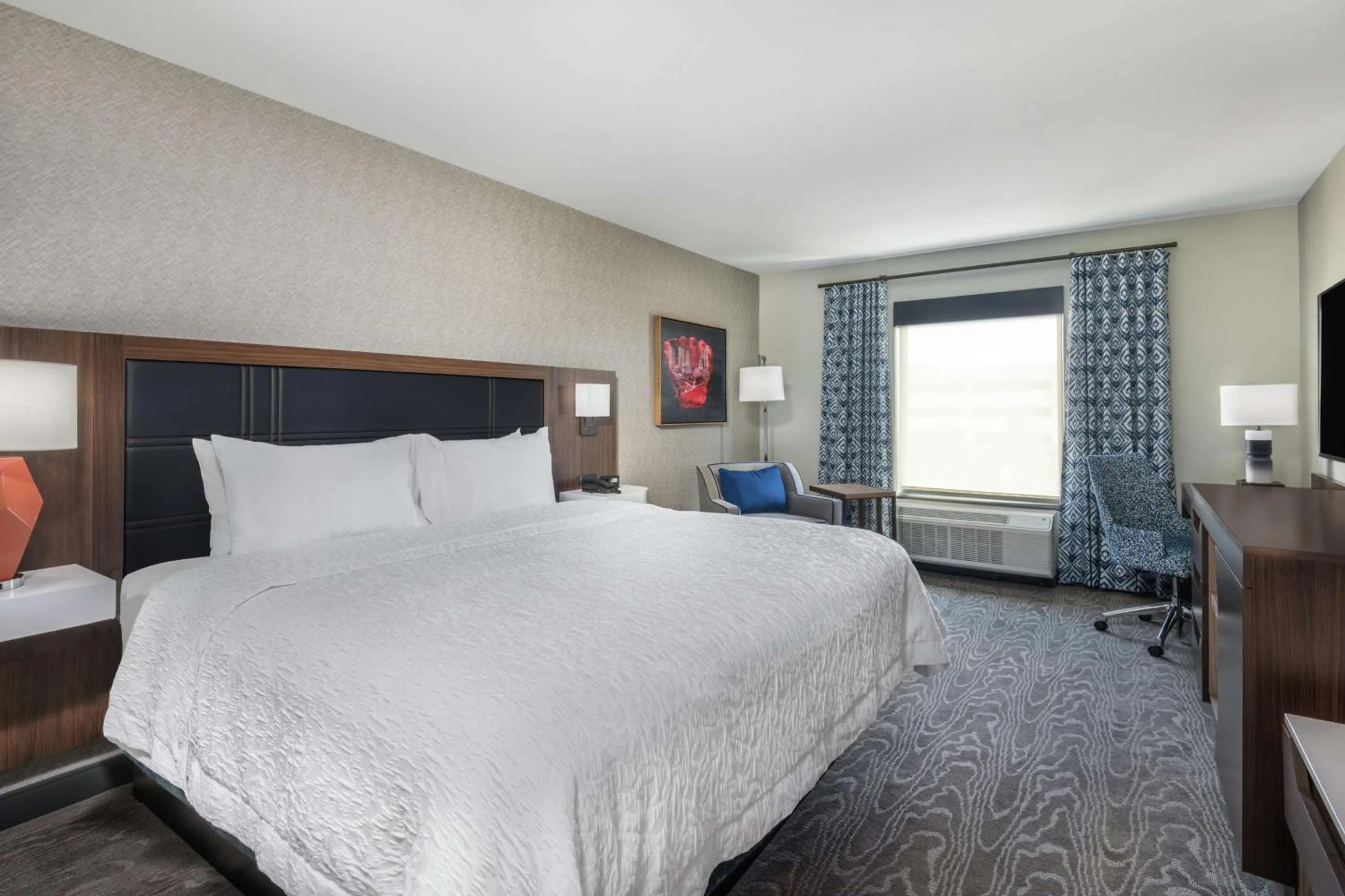 King Room in Hampton Inn & Suites Fort Wayne Downtown