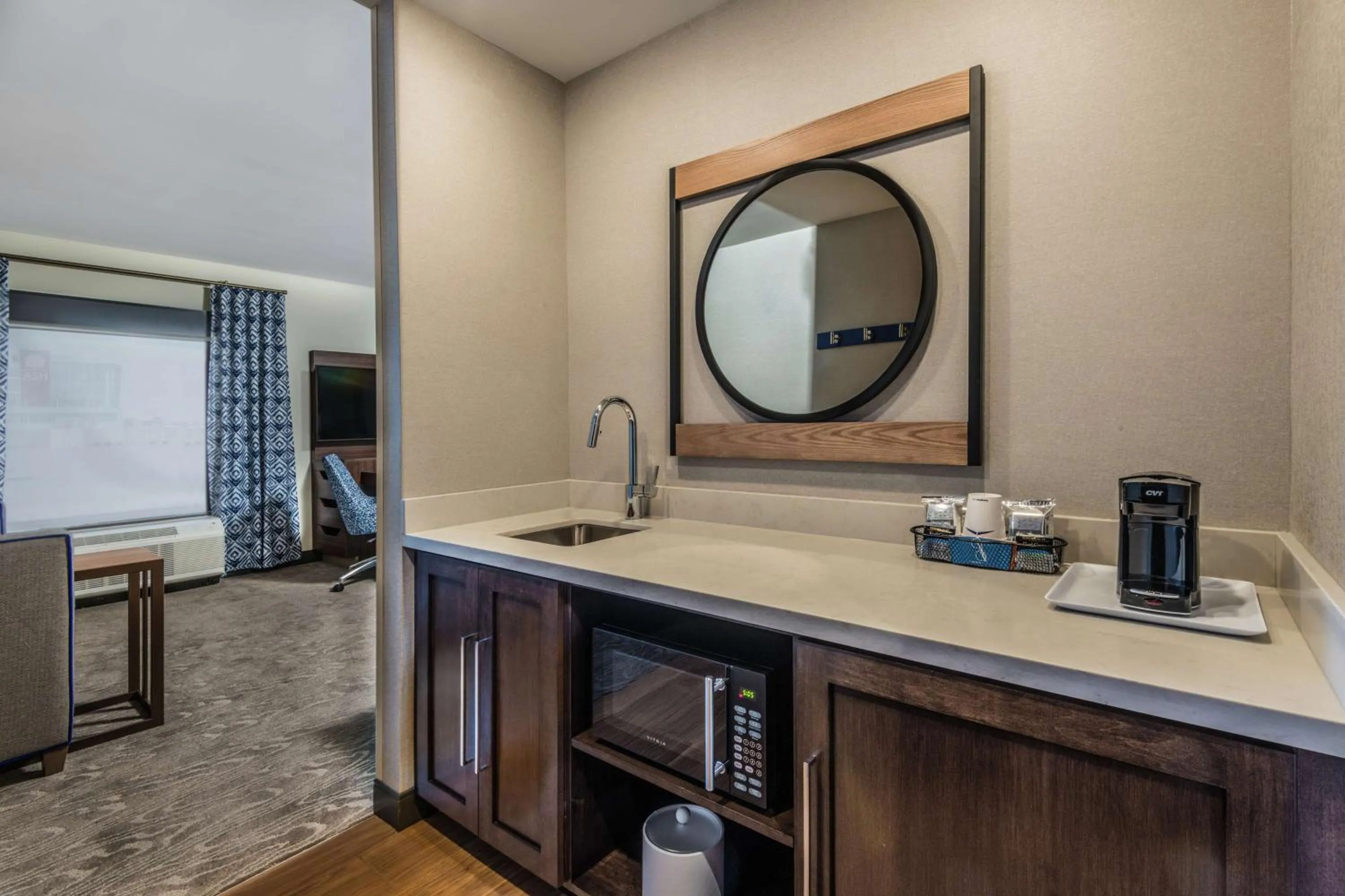 King Suite with Ball Park View and Wet Bar in Hampton Inn & Suites Fort Wayne Downtown