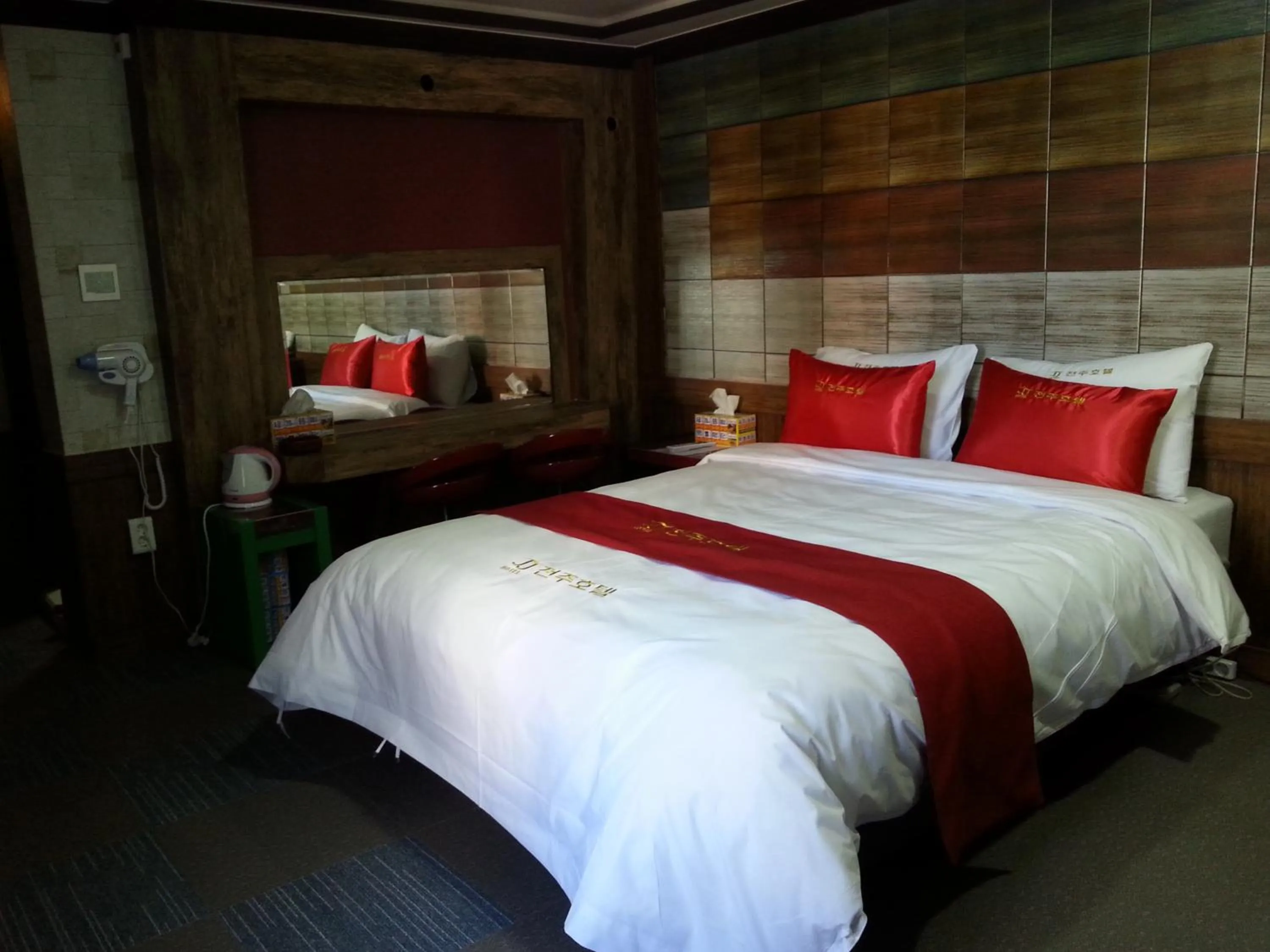 Double Room with Private Bathroom in Jeonju Hotel