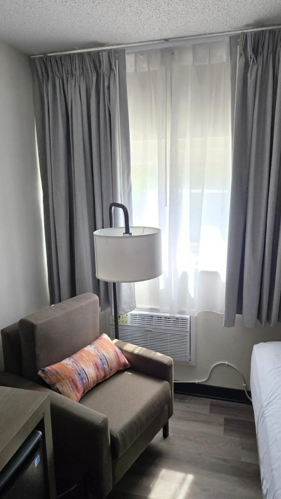 Queen Room in Dakota Inn