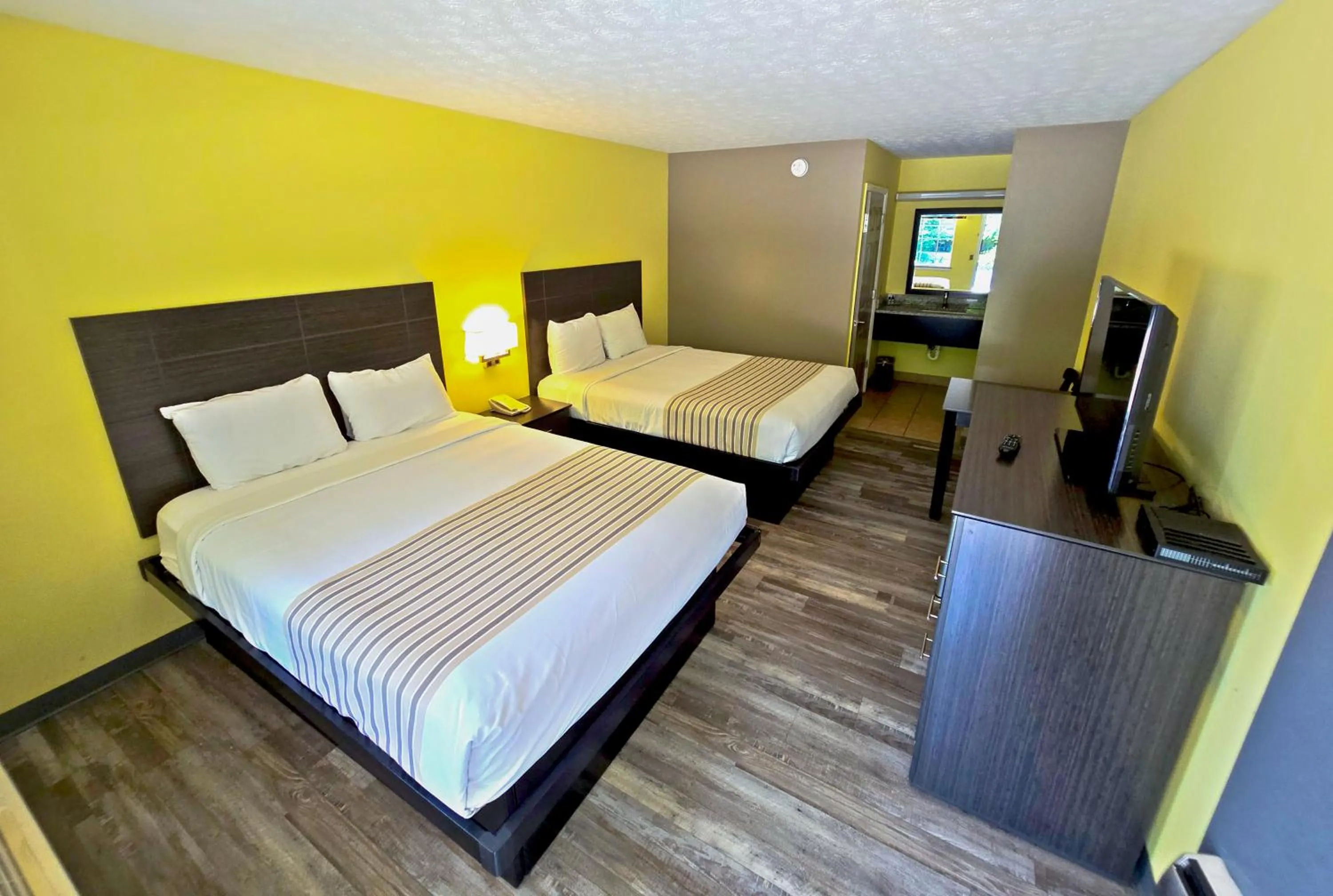 Double Room with Two Double Beds in Meriwether Country Inn