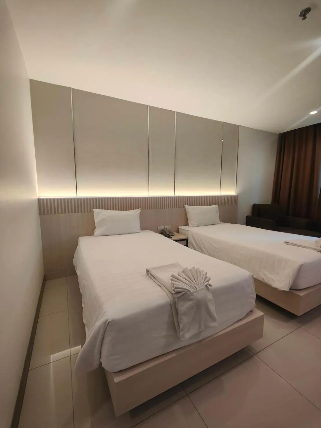 Twin Room with Balcony in Crystal Suites Suvarnbhumi Airport