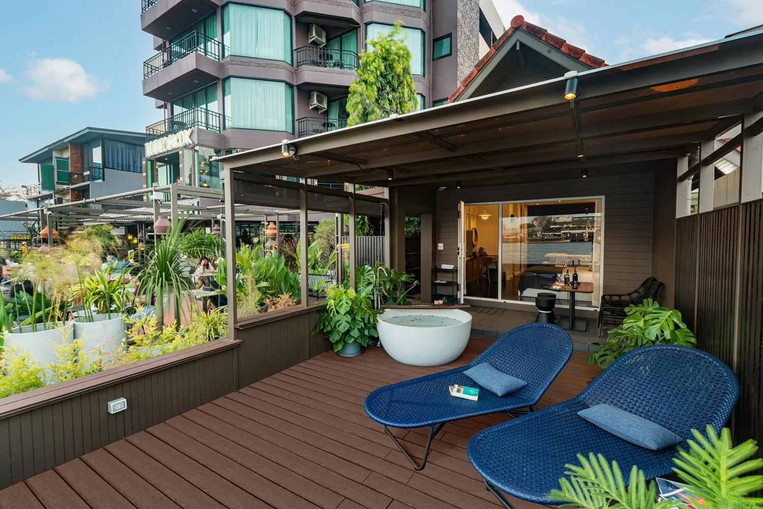 Villa with River View in Baan Wanglang Riverside, Bangkok