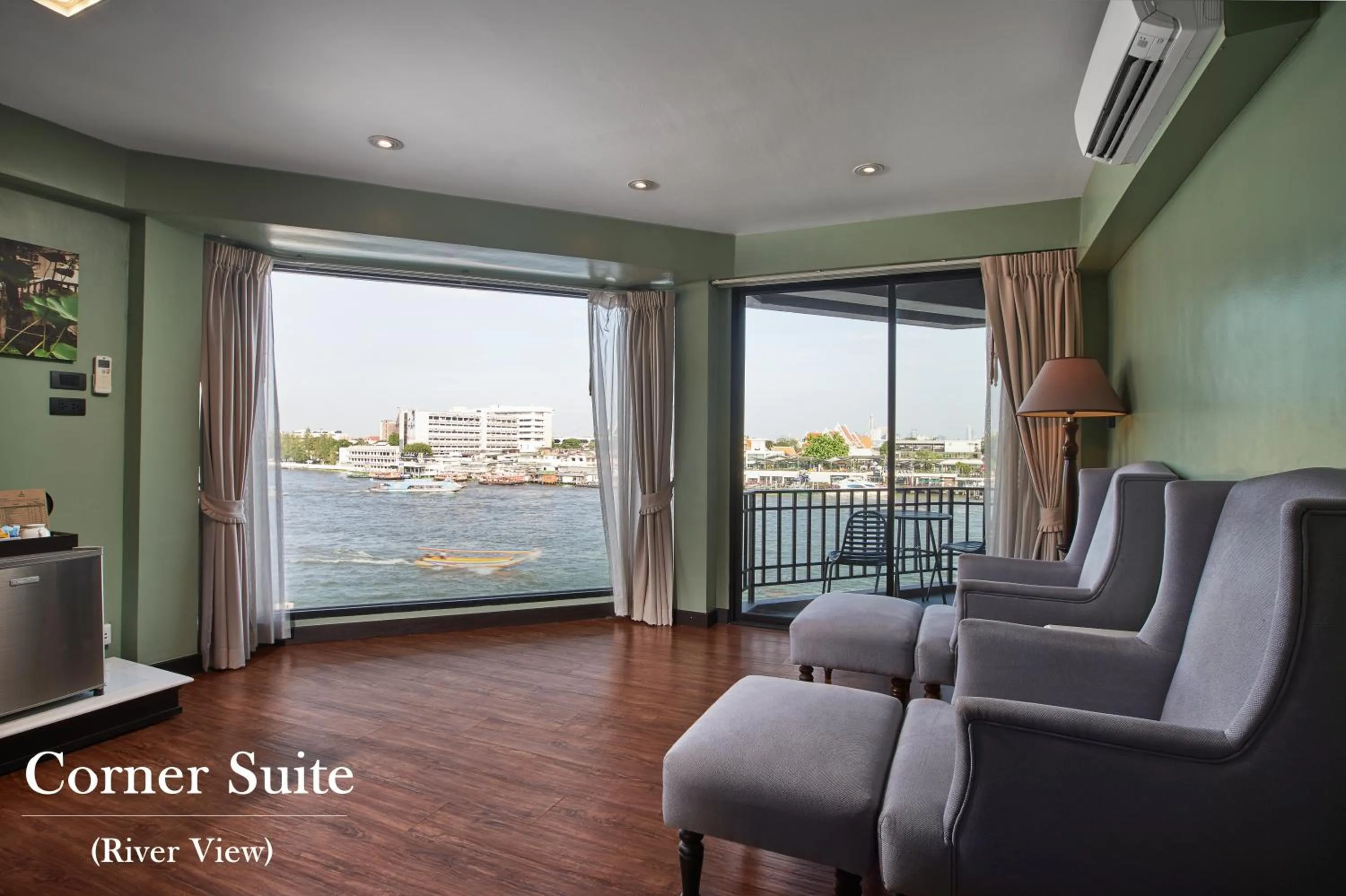 Corner Suite in Baan Wanglang Riverside, Bangkok