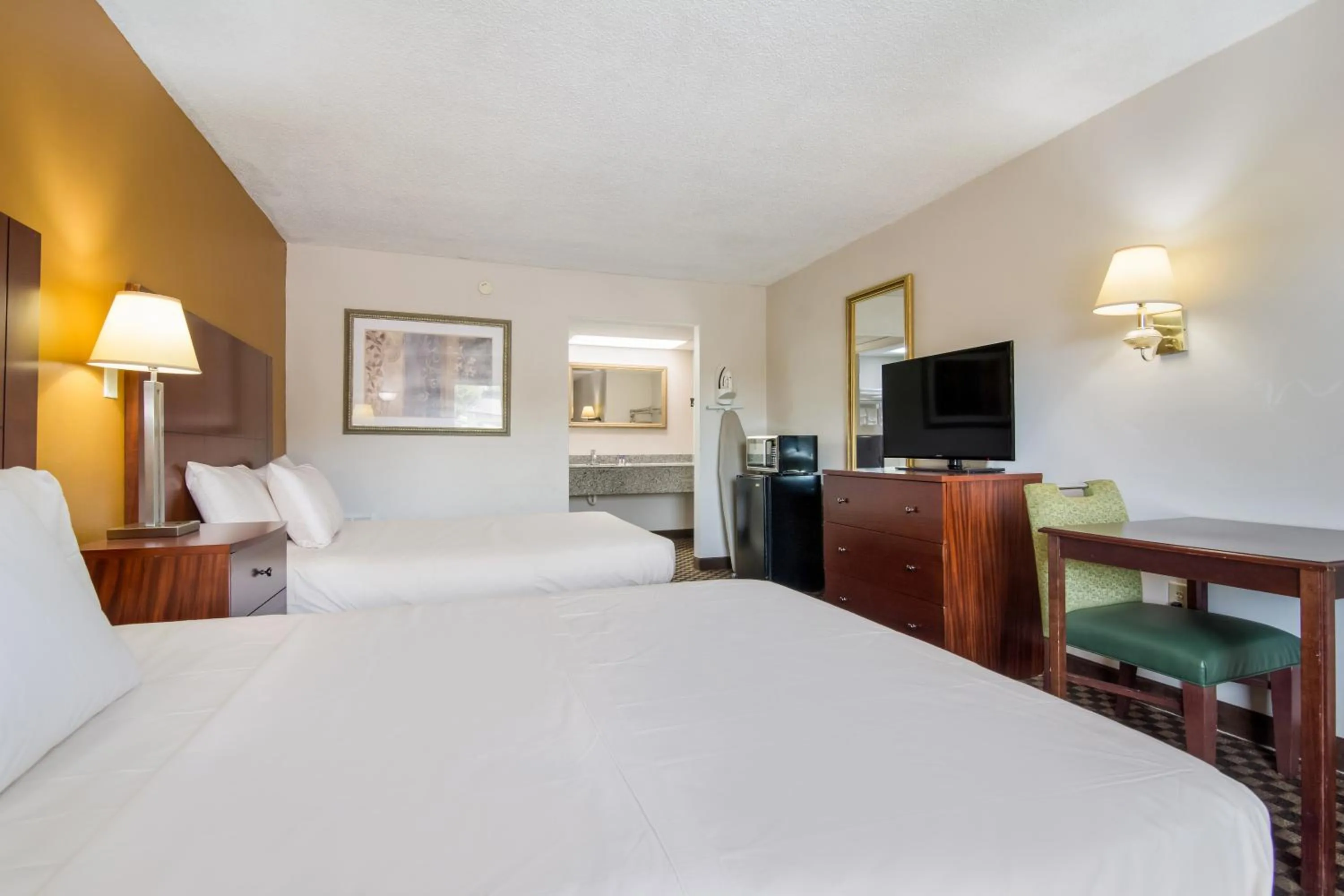 Standard Queen Room with Two Queen Beds in Americas Best Value Inn Wadesboro