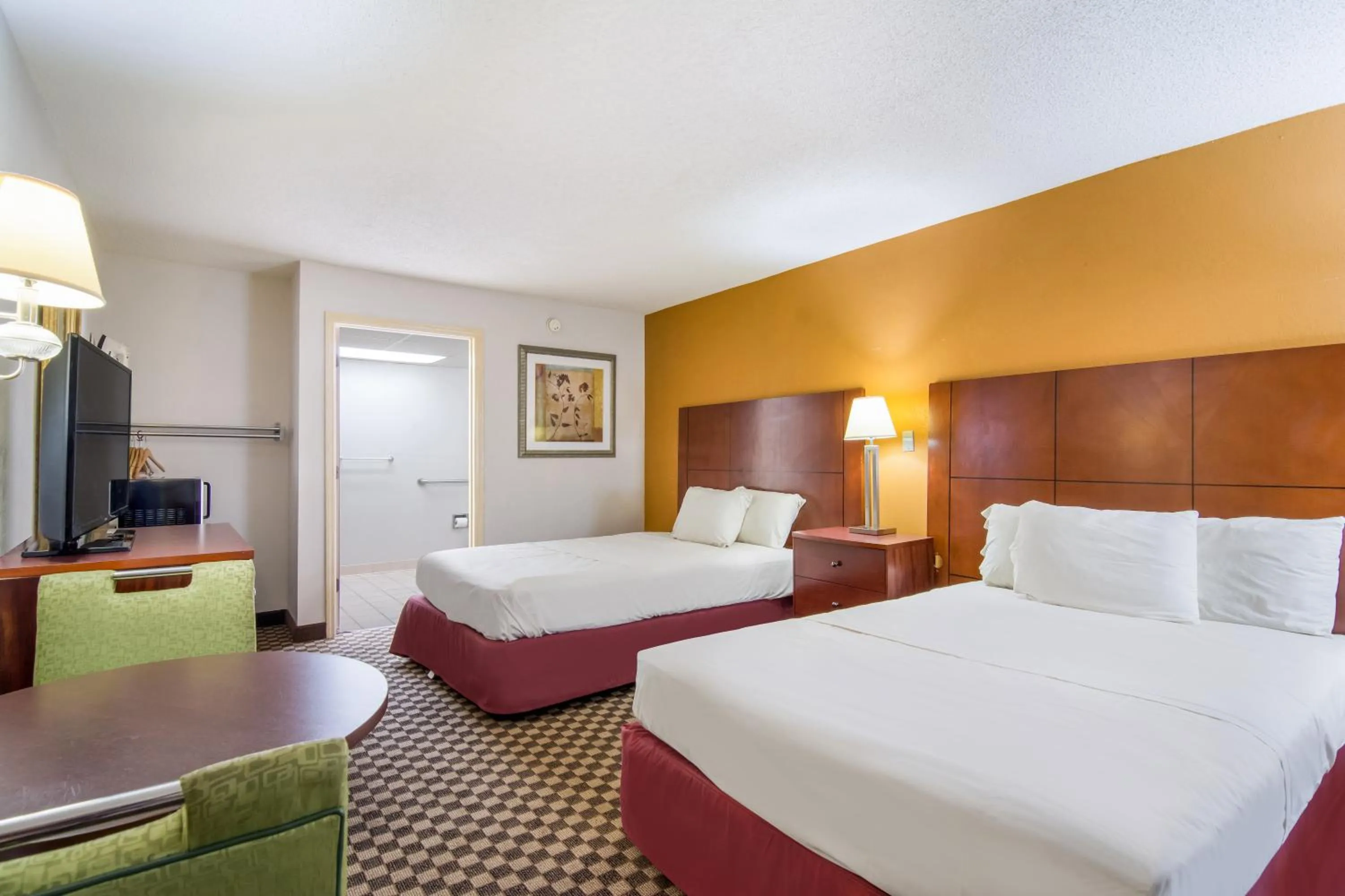 Quadruple Room - Disability Access in Americas Best Value Inn Wadesboro